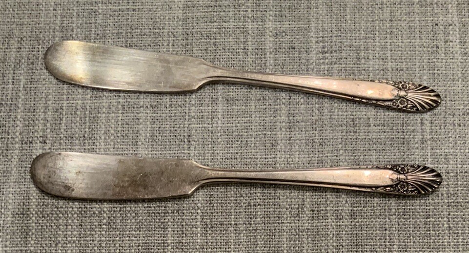 1 Pair Antique CROWN Silver-plate 1939 RADIANCE Master Butter Spreaders