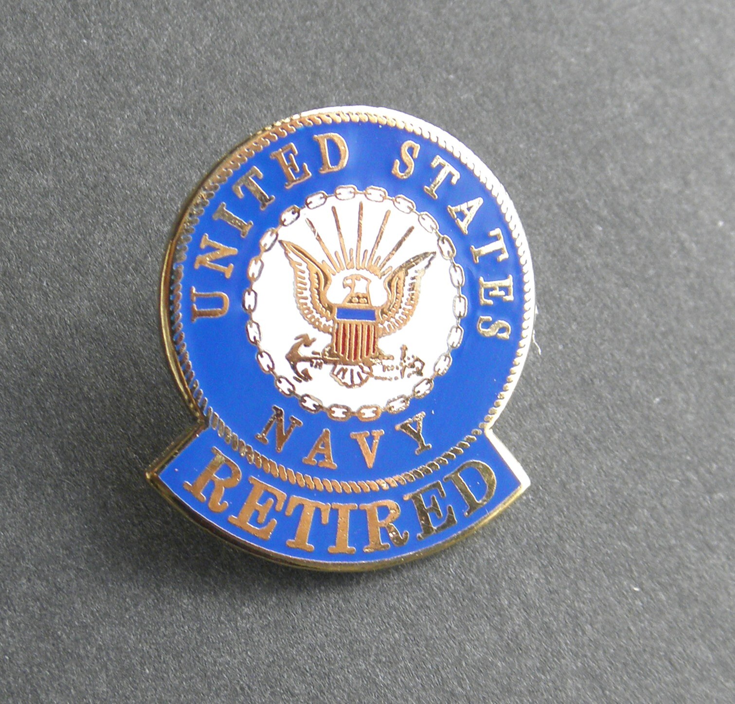 NAVY RETIRED VETERAN VET USN CREST LAPEL PIN BADGE 1 x 1.2 INCHES