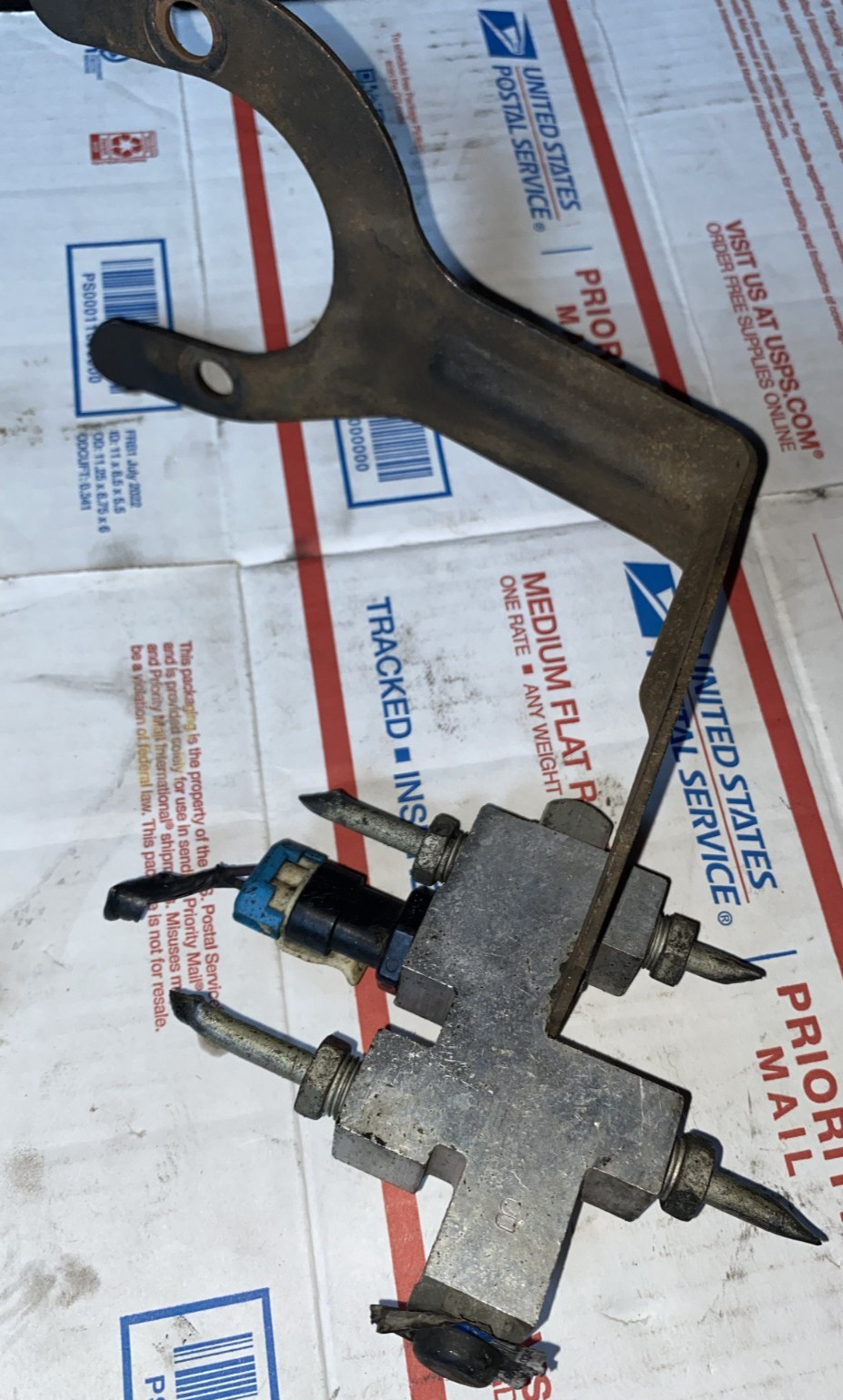 2003  - 2006 Silverado Tahoe Sierra Yukon Suburban Brake Proportioning Valve