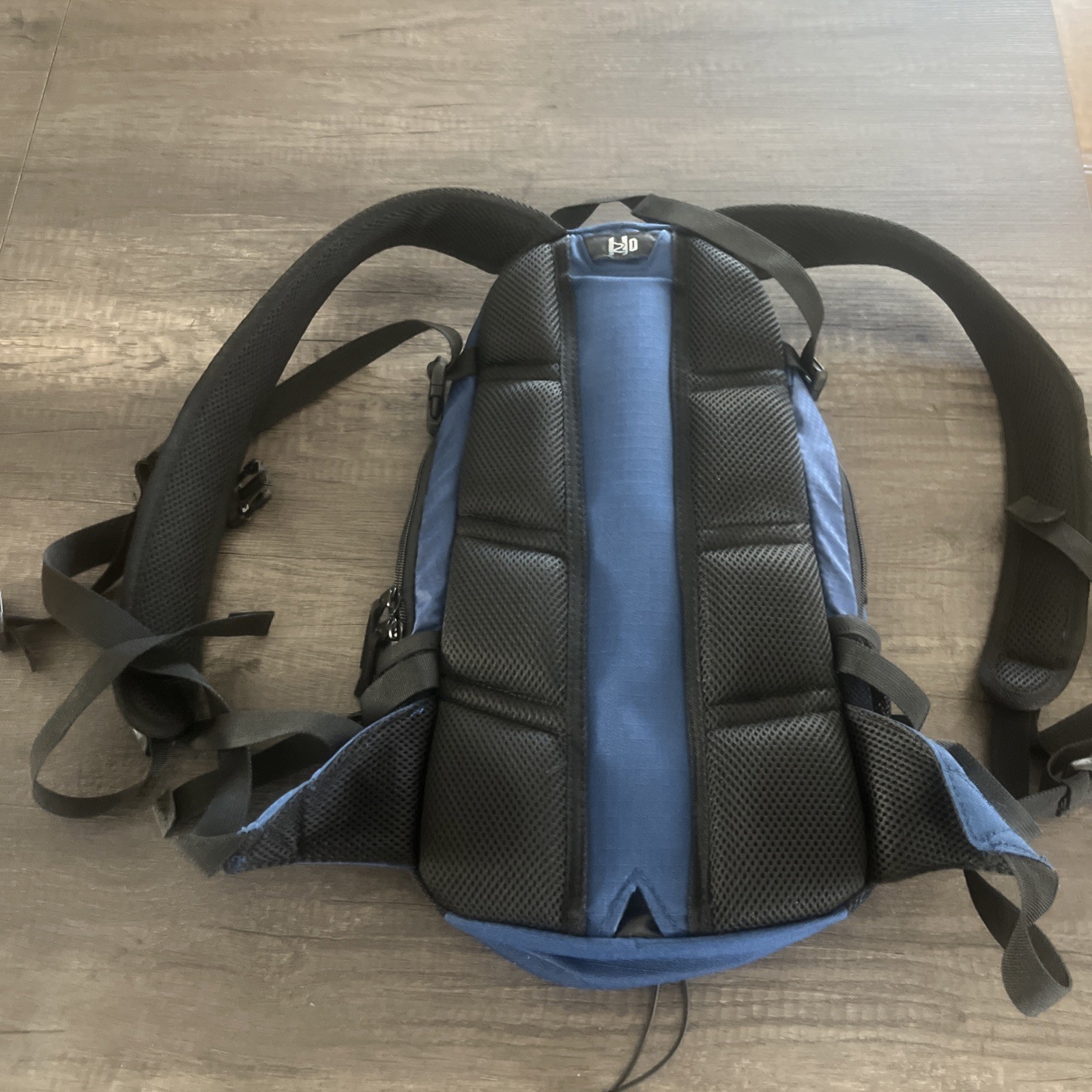 Quest Hydration Hiking Backpack Blue w/ Water Bladder Trail Day Pack Camping EUC