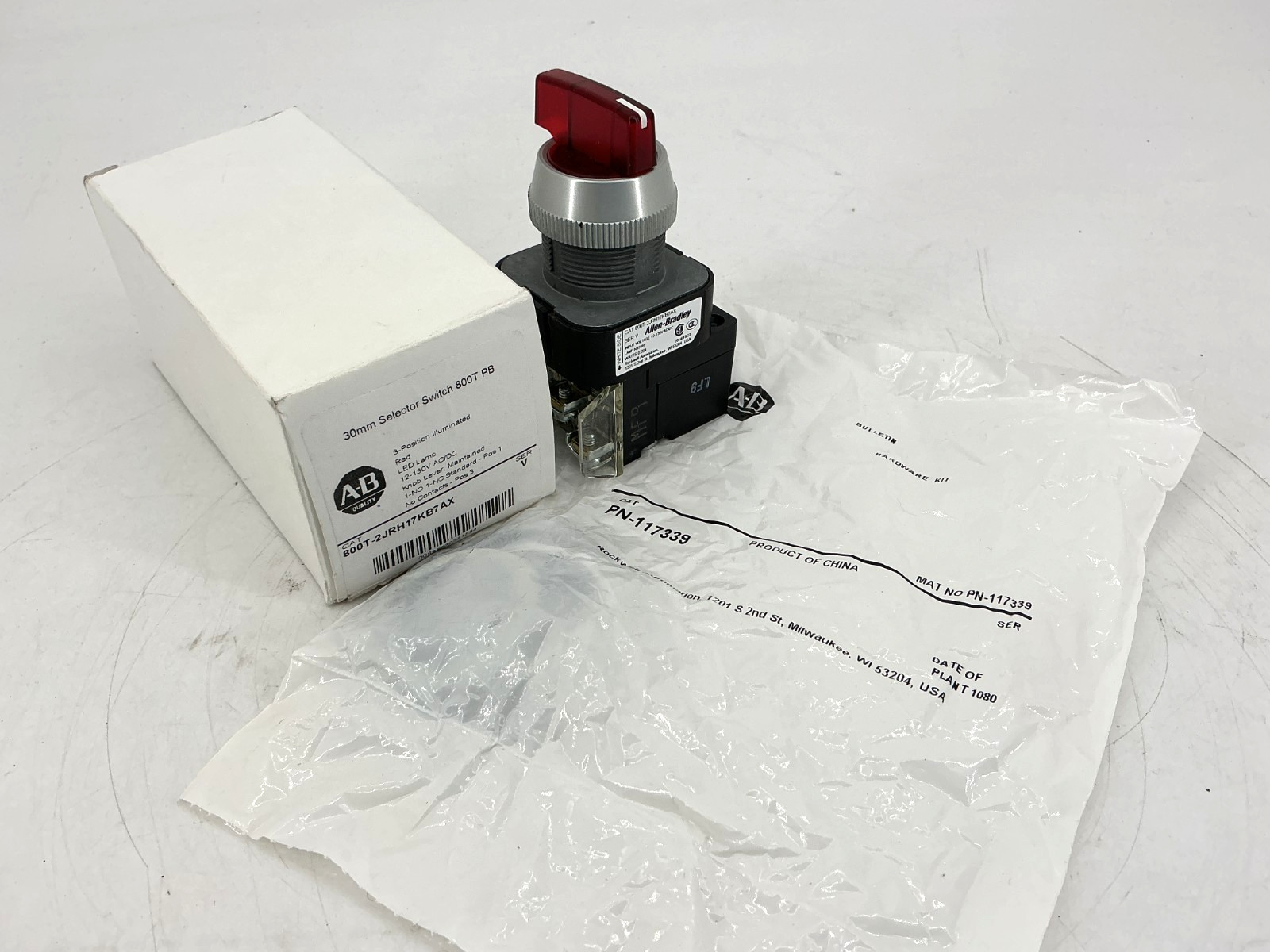 New Allen Bradley 800T-2JRH17KB7AX Ser V Selector Switch 3Pos Red LED 12-130V