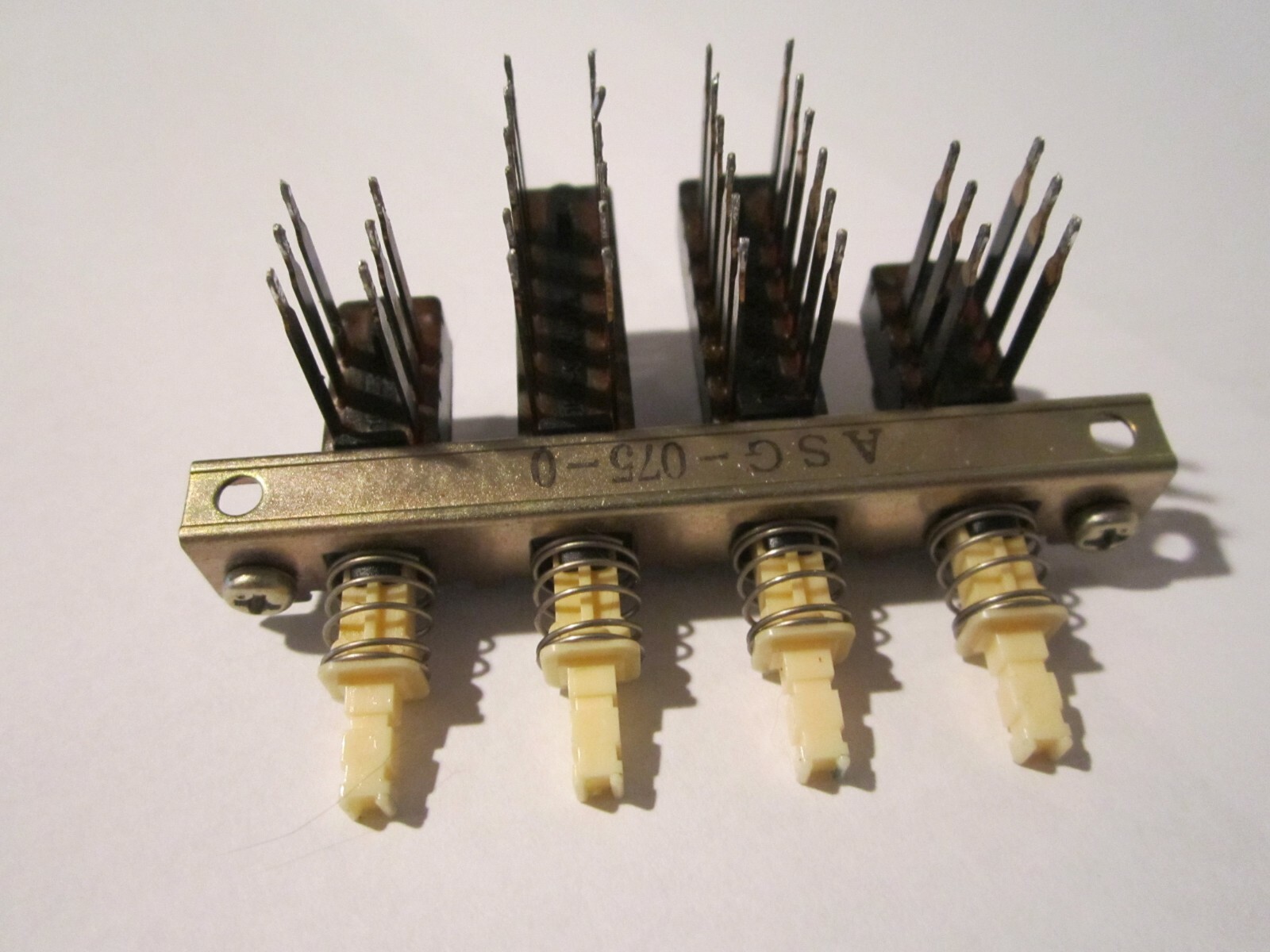 Pioneer SX-535   Push Switch Mono/Tape/Loudness Assembly   ASG-075