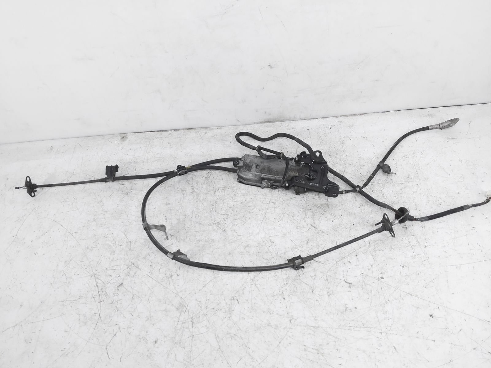 2007-2008 Lexus Ls460 Rear Parking Brake Actuator W/Cables 46310-50010