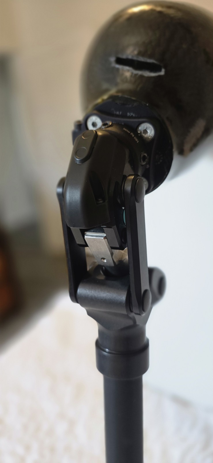 Aura Prosthetic Knee 160kg + Carbon Fiber Socket + Foot + Pylon – Complete Leg
