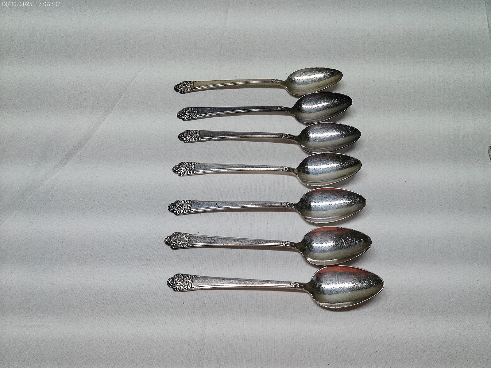 7 Rogers Deluxe Silverplate Precious Pattern Oval Teaspoons 6-3/16" Long