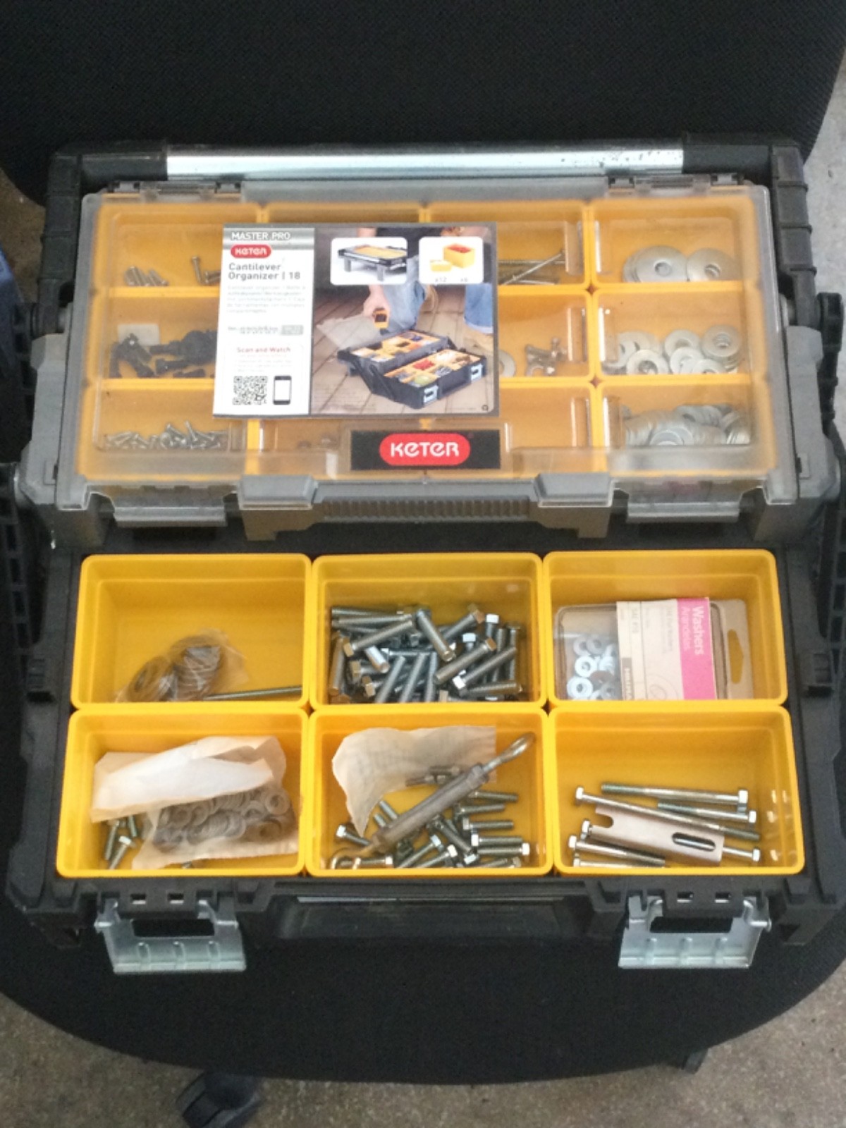 Keter Master Pro Cantilever Organizer 18 Compartment Toolbox