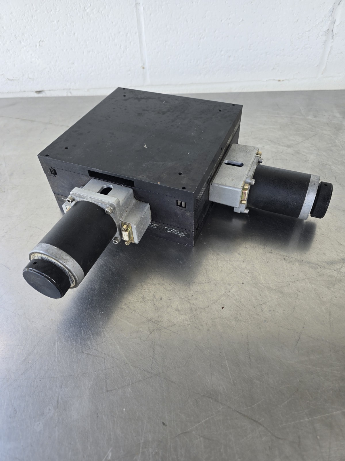 NEW ENGLAND TECHNOLOGIES I2 LINEAR STAGE POSITIONER AS-IS