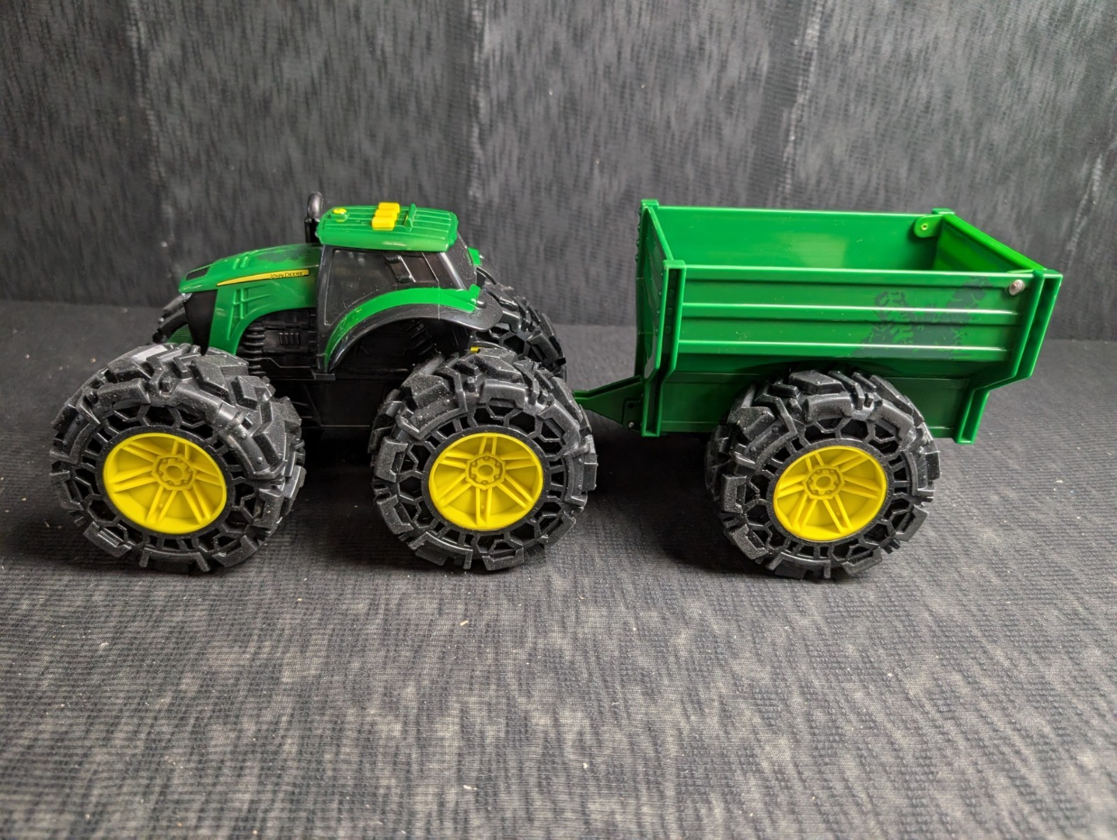 TOMY LP77352 John Deere Monster Treads Tractor with Wagon *NO SOUND*
