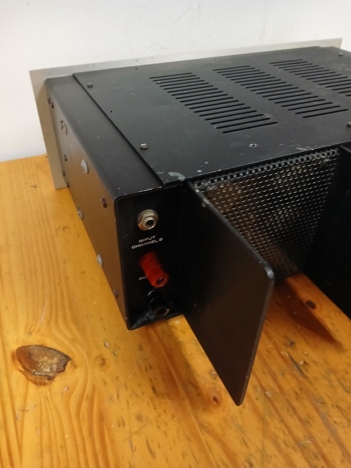 SAE Mark 3 a Stereo Power Amplifier 120 watts Side