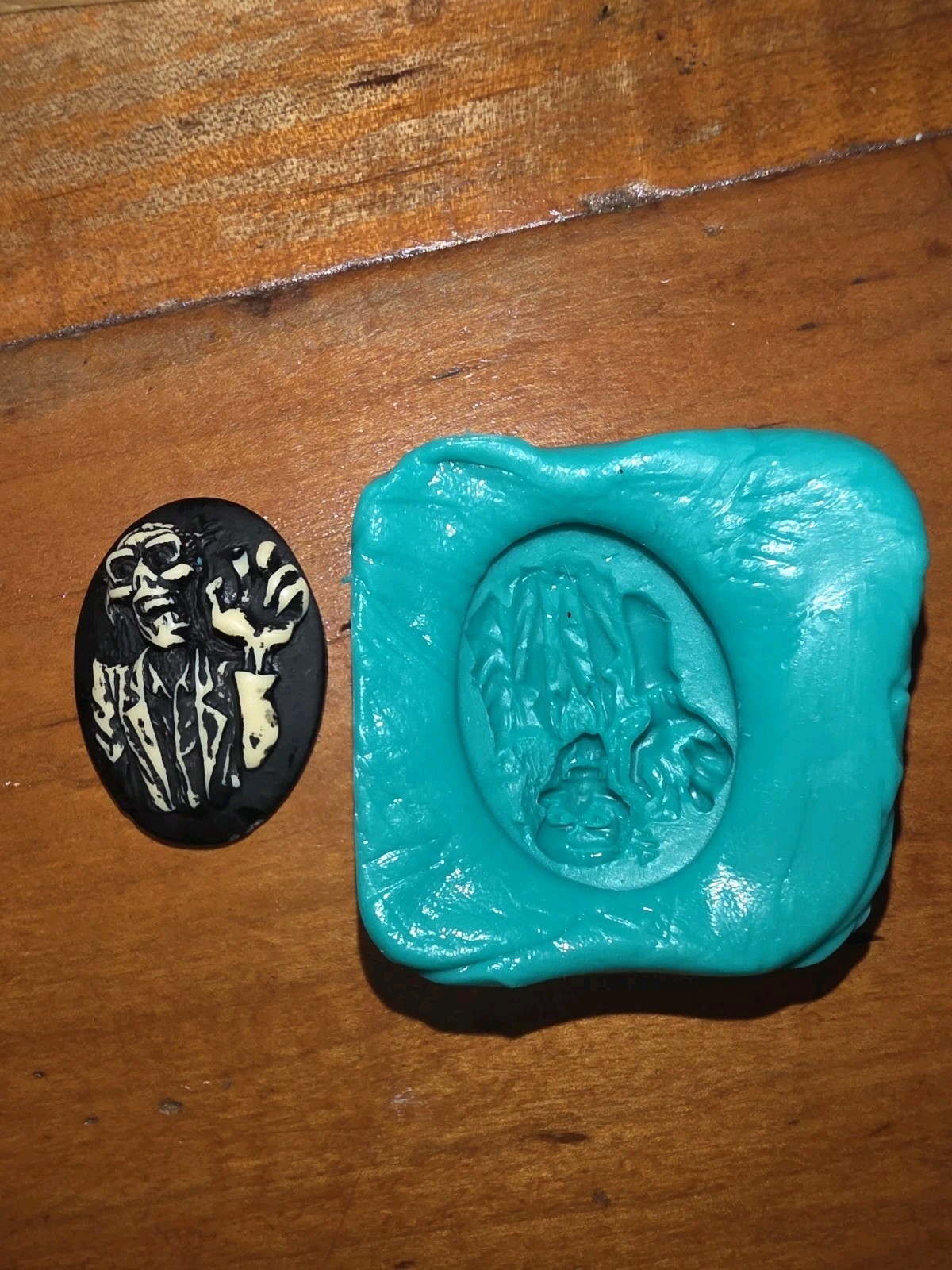 Zombie Groom Cameo Day of the Dead Cabochon Mould 2.75 x 1.75 cm  Gothic Pendant