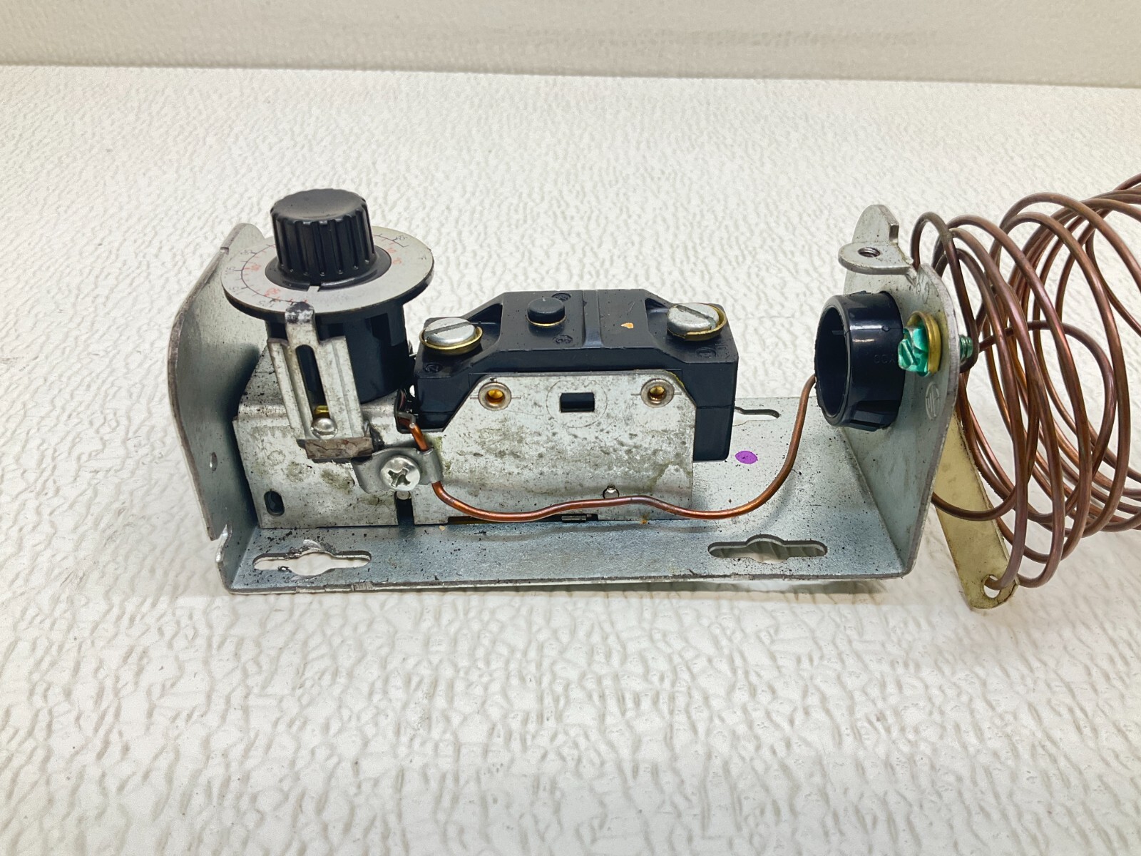 Johnson Controls A19ABA-49 Temperature Controller A19ABA49 (TSC)