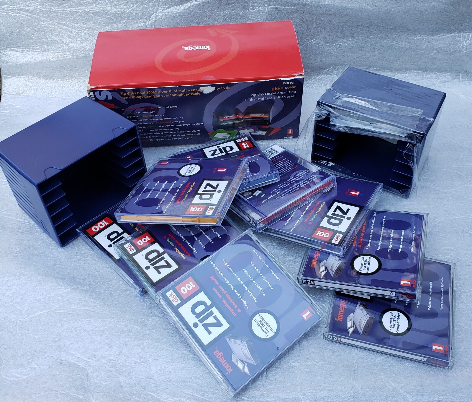 Iomega Zip Disks 100MB GiG-O-COLORS Zip Disk 100 9 w/Box & Case Holders New