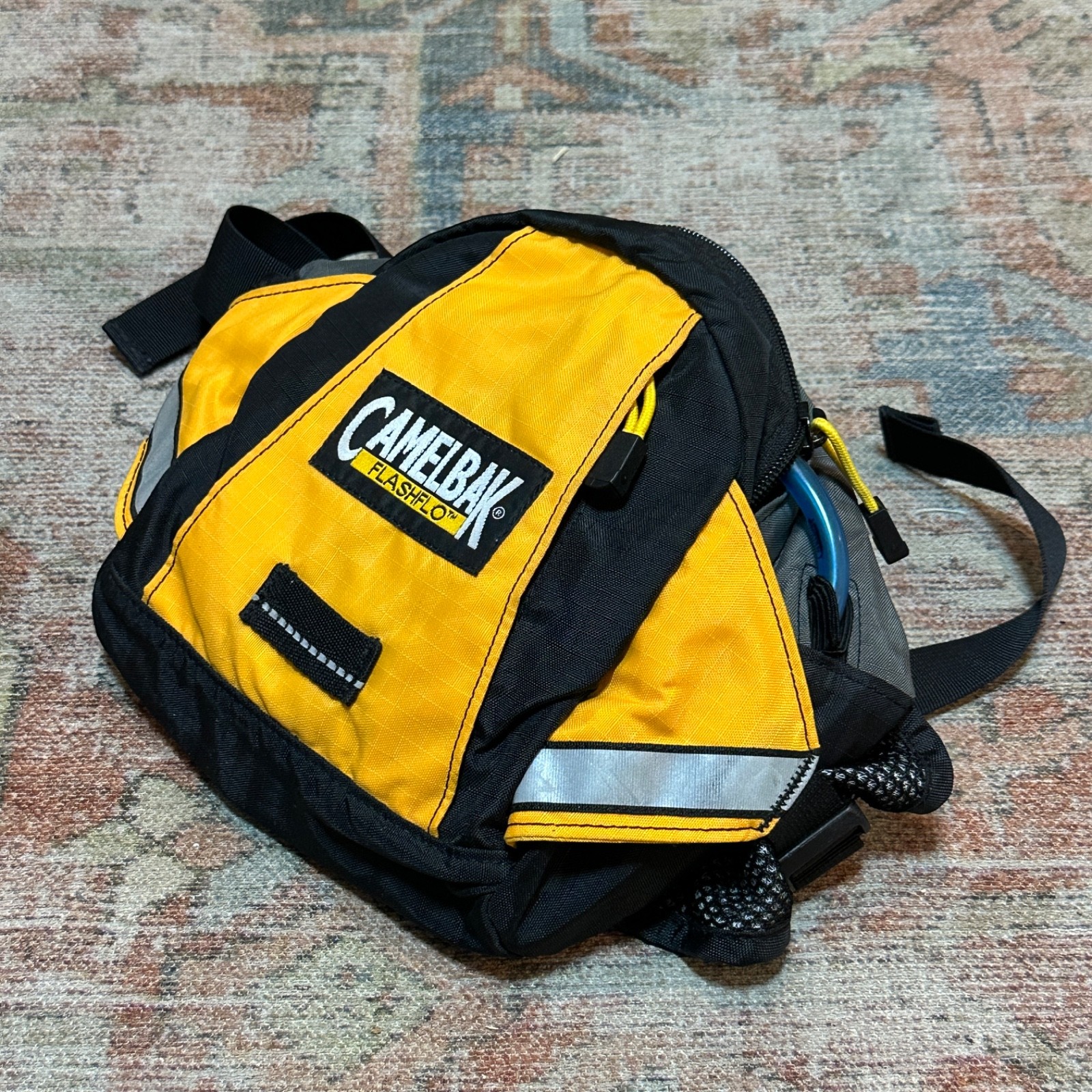CamelBak FlashFlo LR 50 Yellow/Black Hydration Pack-50oz- Great Cond- W/ Bladder