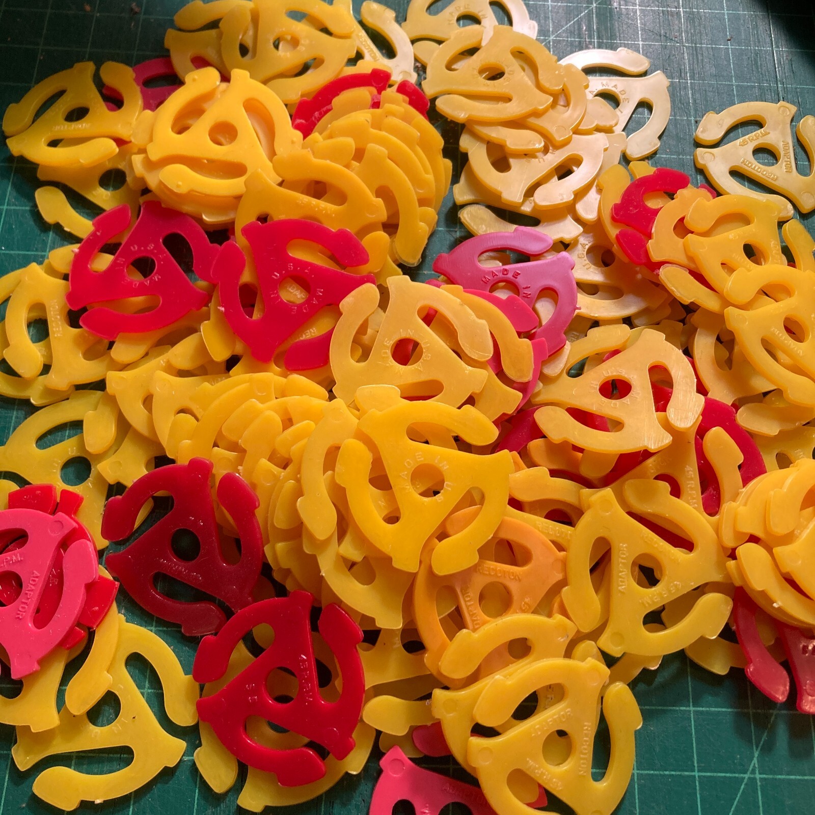 Lot of 8 Recoton vintage plastic 45 RPM Snap-In Vinyl Record Spindles FREE SHIP