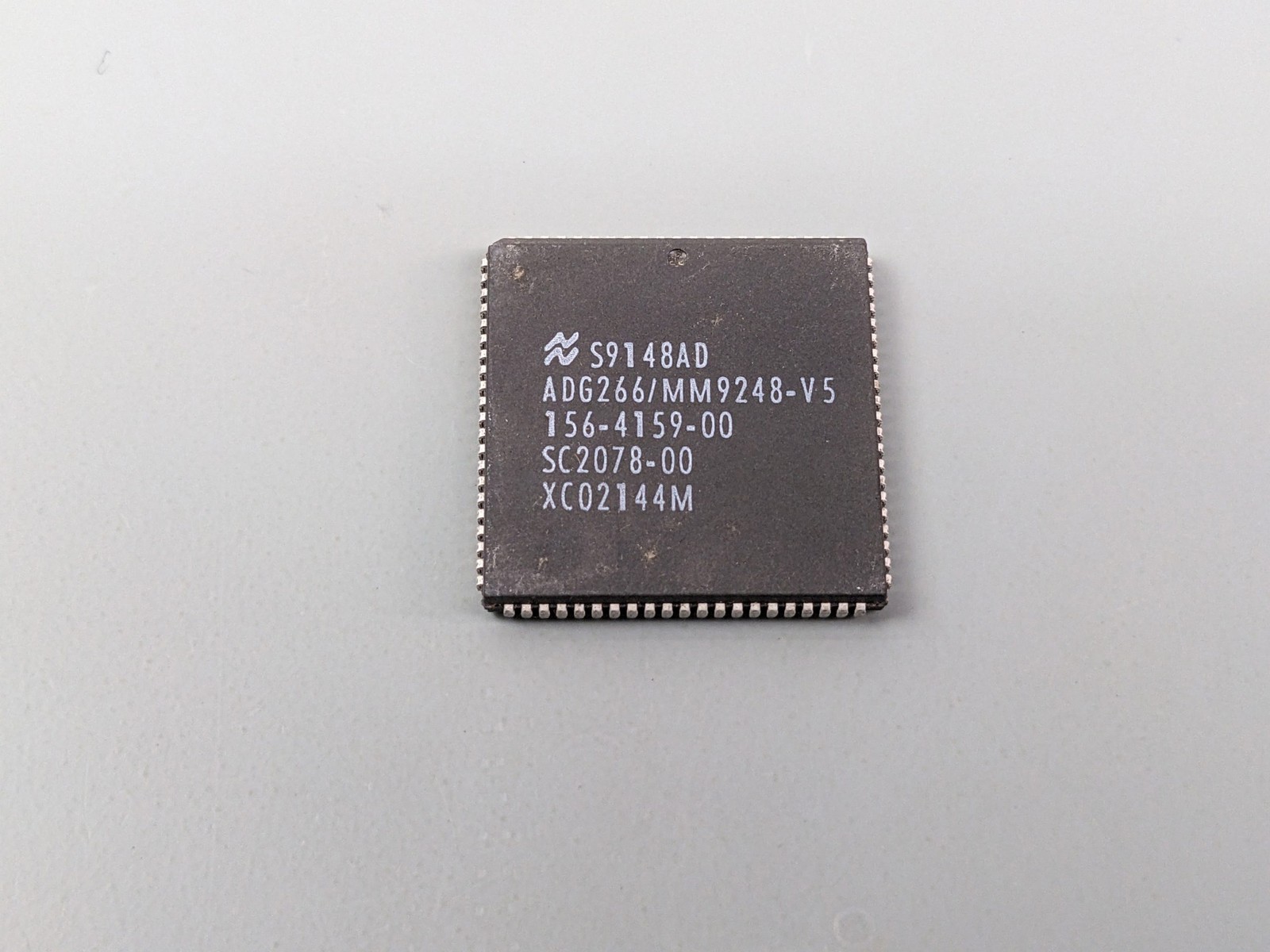 National Semiconductor ADG266 MM9248-V5 PLCC IC