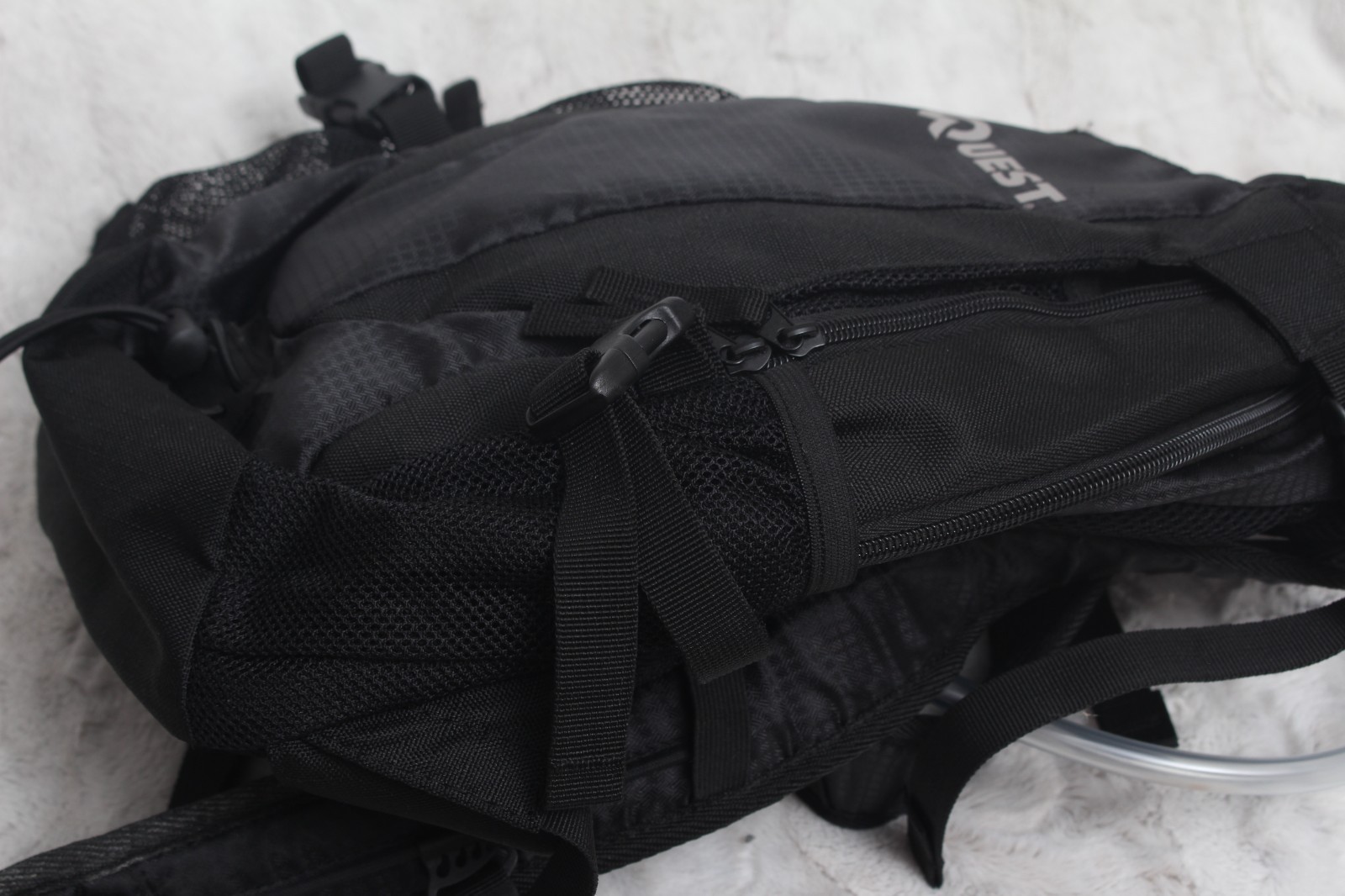 Quest 2L Hydration Daypack Backpack w/ Bladder Hiking Outdoors Black Summer