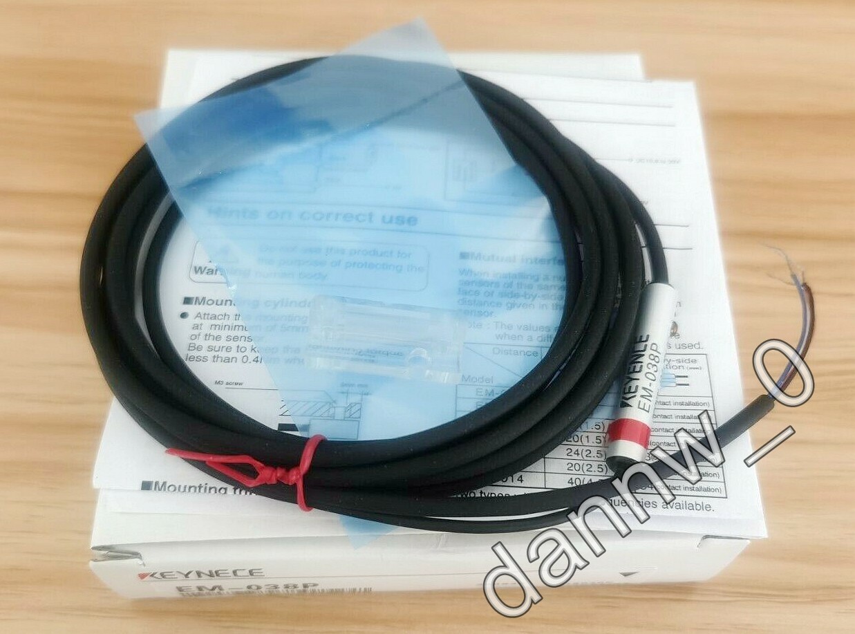 New in box KEYENCE EM-038P Proximity Sensor #