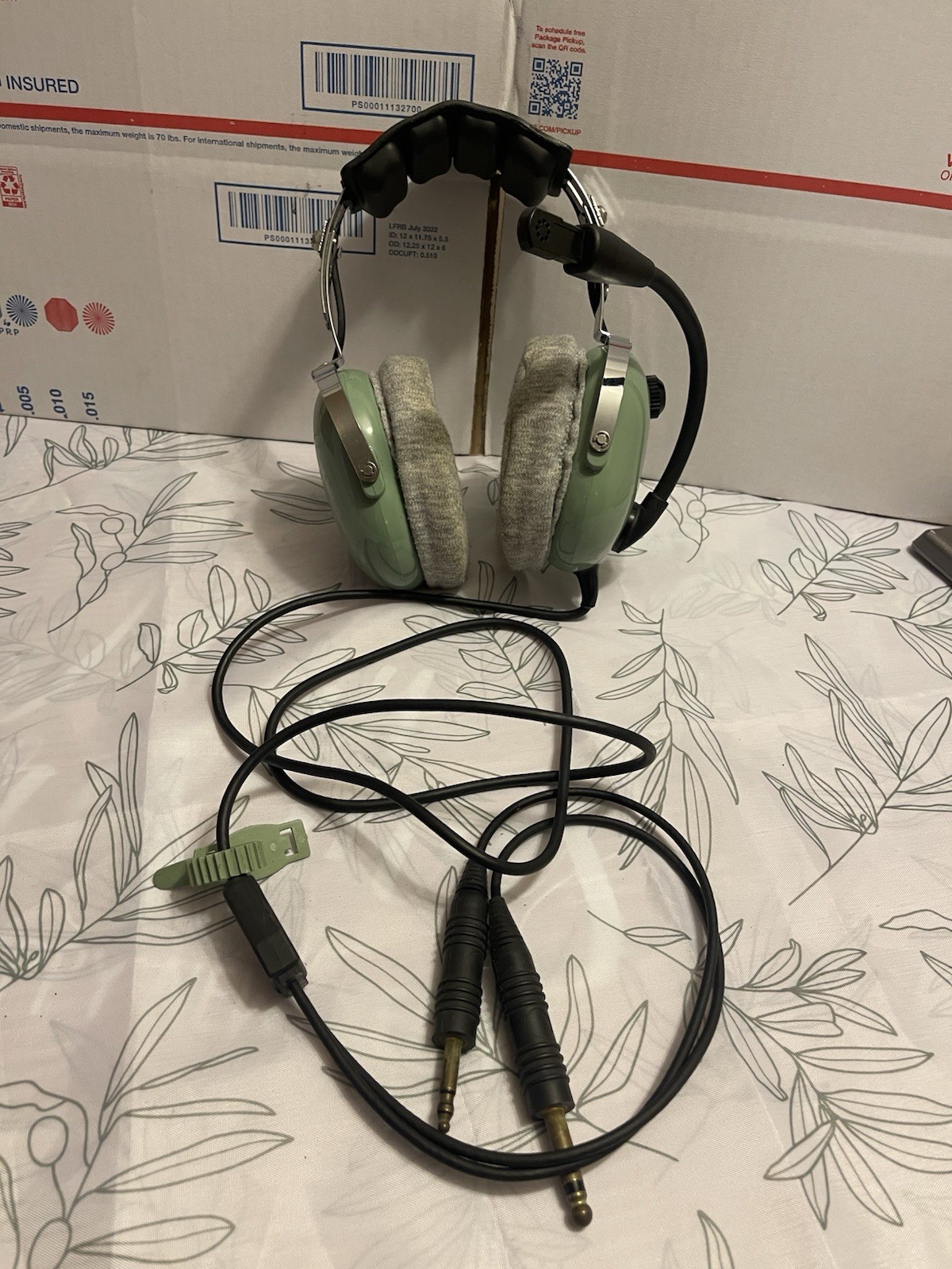David Clark Noise Attenuating Aviation Headset/microphone. Model H10-20