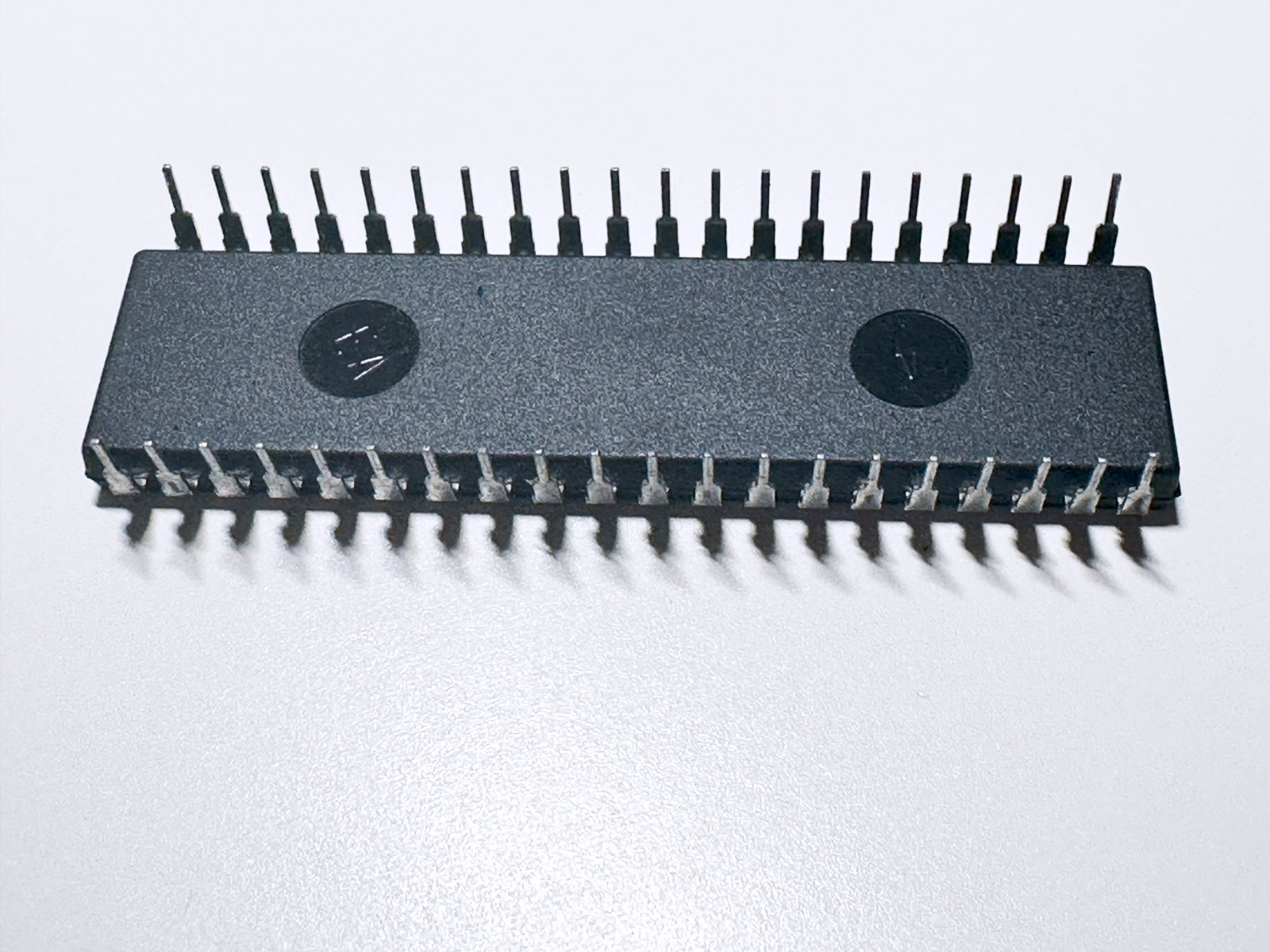 1X HD6803P HITACHI 8-Bit Microprocessing Unit (MPU) 1MHz DIP-40.