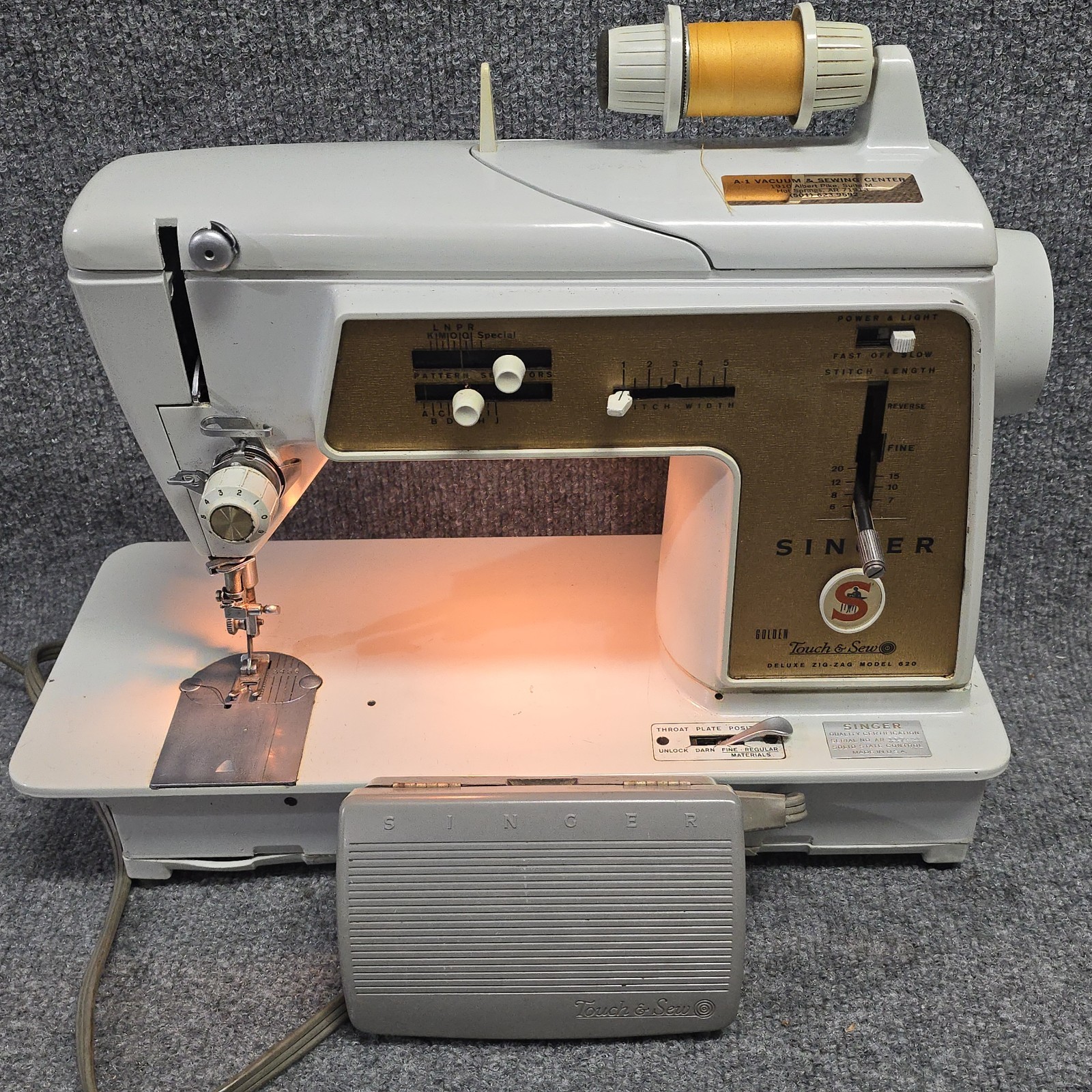 Singer 620 Golden Touch & Sewing Machine Deluxe Zig Zag With Pedal