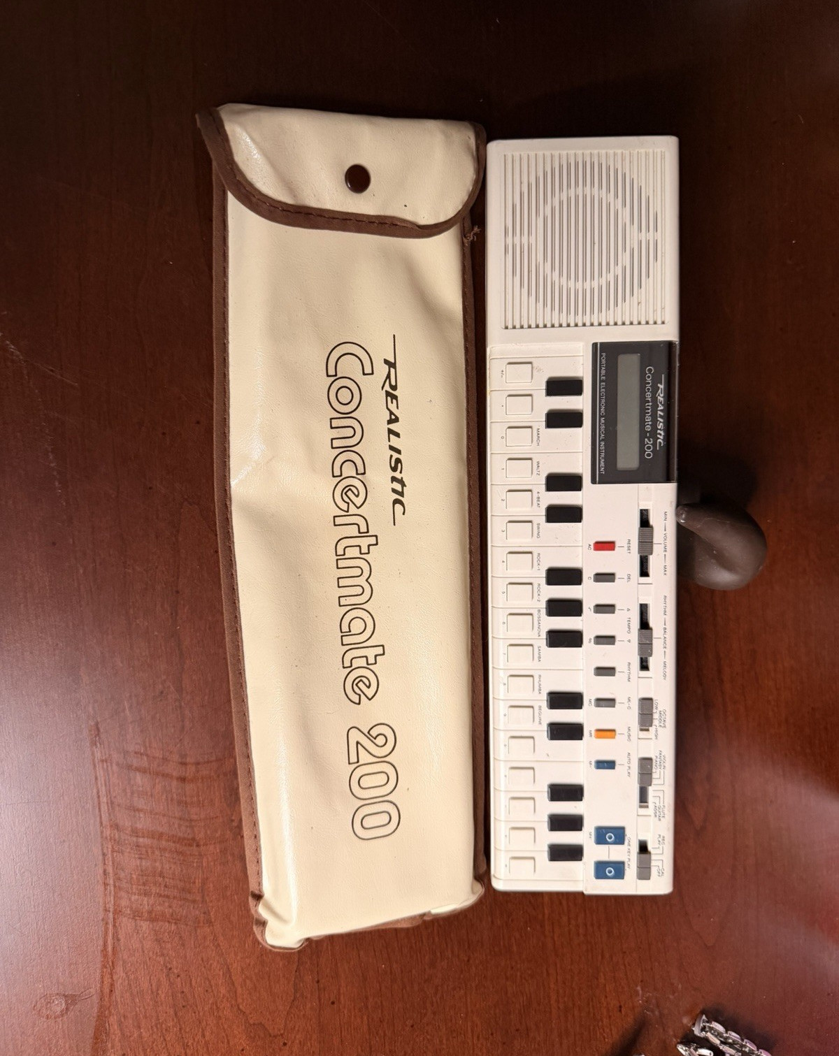 Realistic Concertmate 200 32-Key Electronic Keyboard Built-In Speaker w/ Case