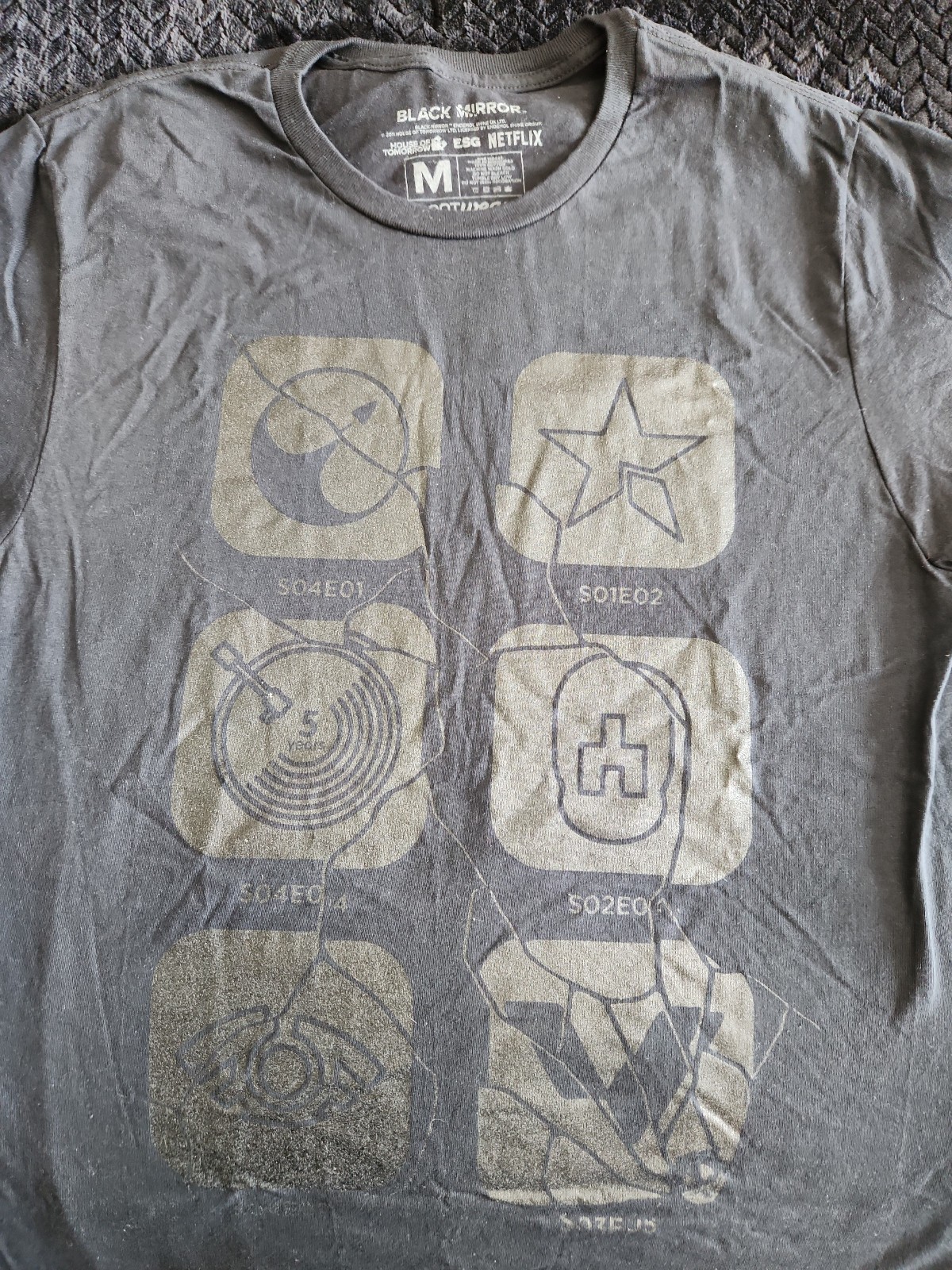 Loot Crate Exclusive NEW T-Shirt - Size M Medium - Black Mirror
