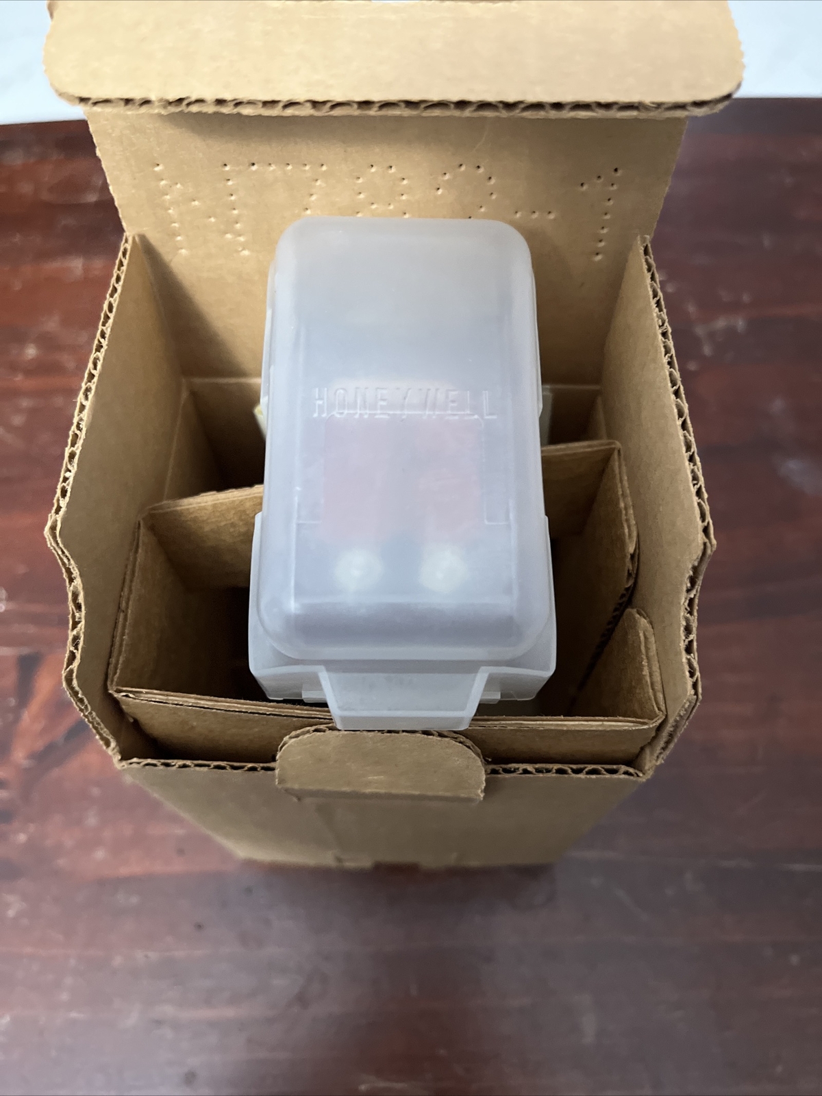 HONEYWELL T7506A-1049-3 TEMPERATURE SENSOR , -40° TO +260°F, NIB