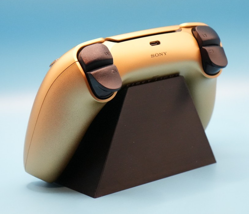 3D Printed Stand for PlayStation 5 007 controller