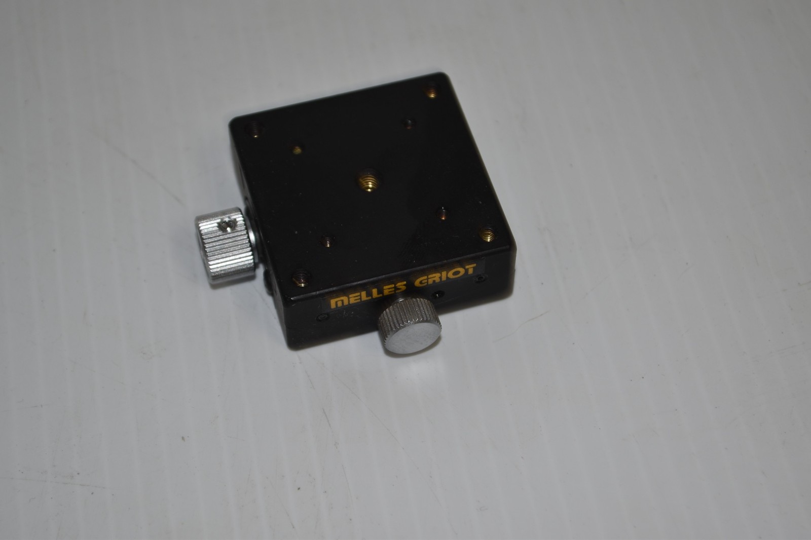 *JM* MELLES GRIOT OPTICAL STAGE 1 1/2" X 1 1/2" (MPR113)