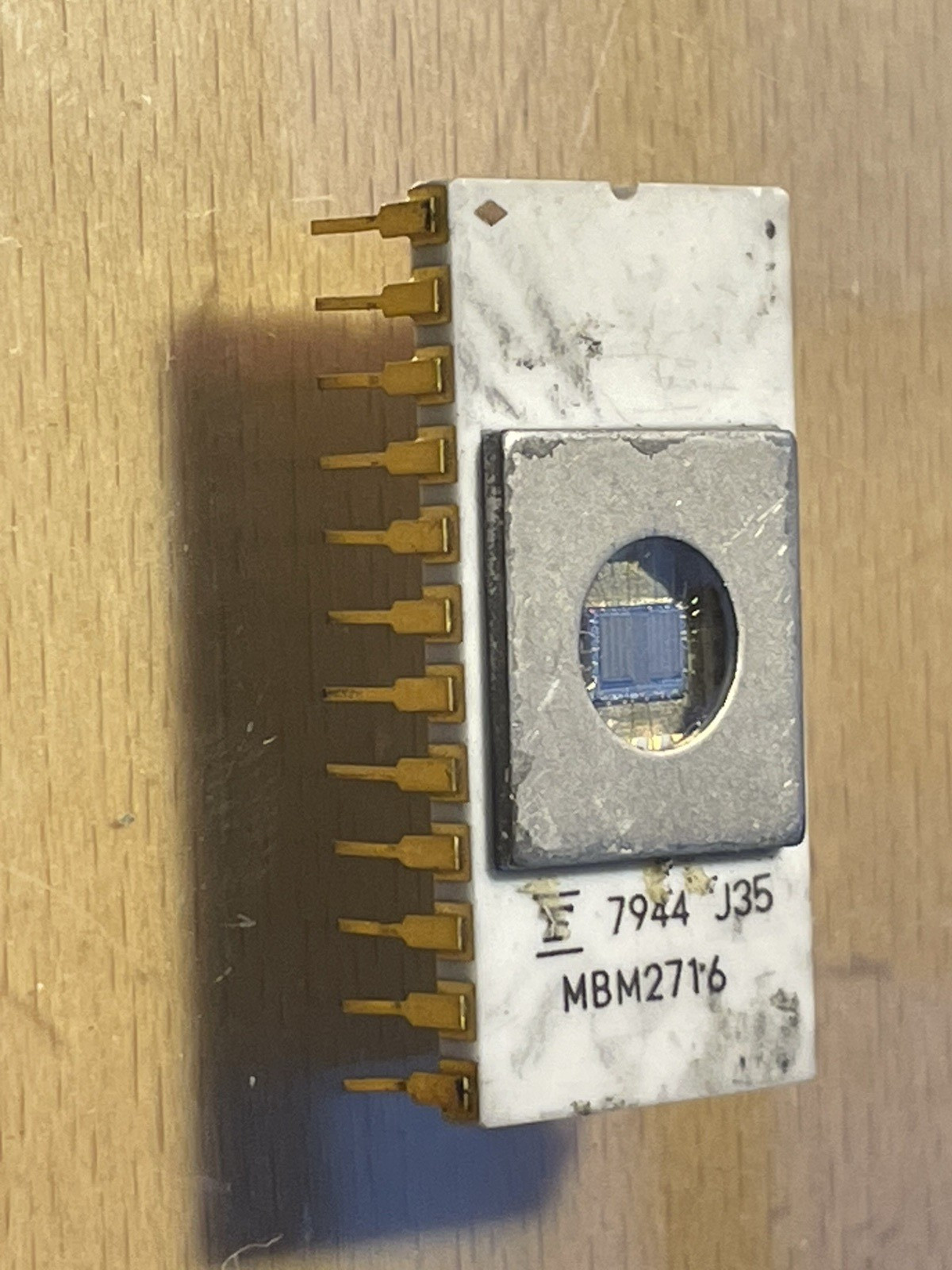 Fujitsu MBM2716