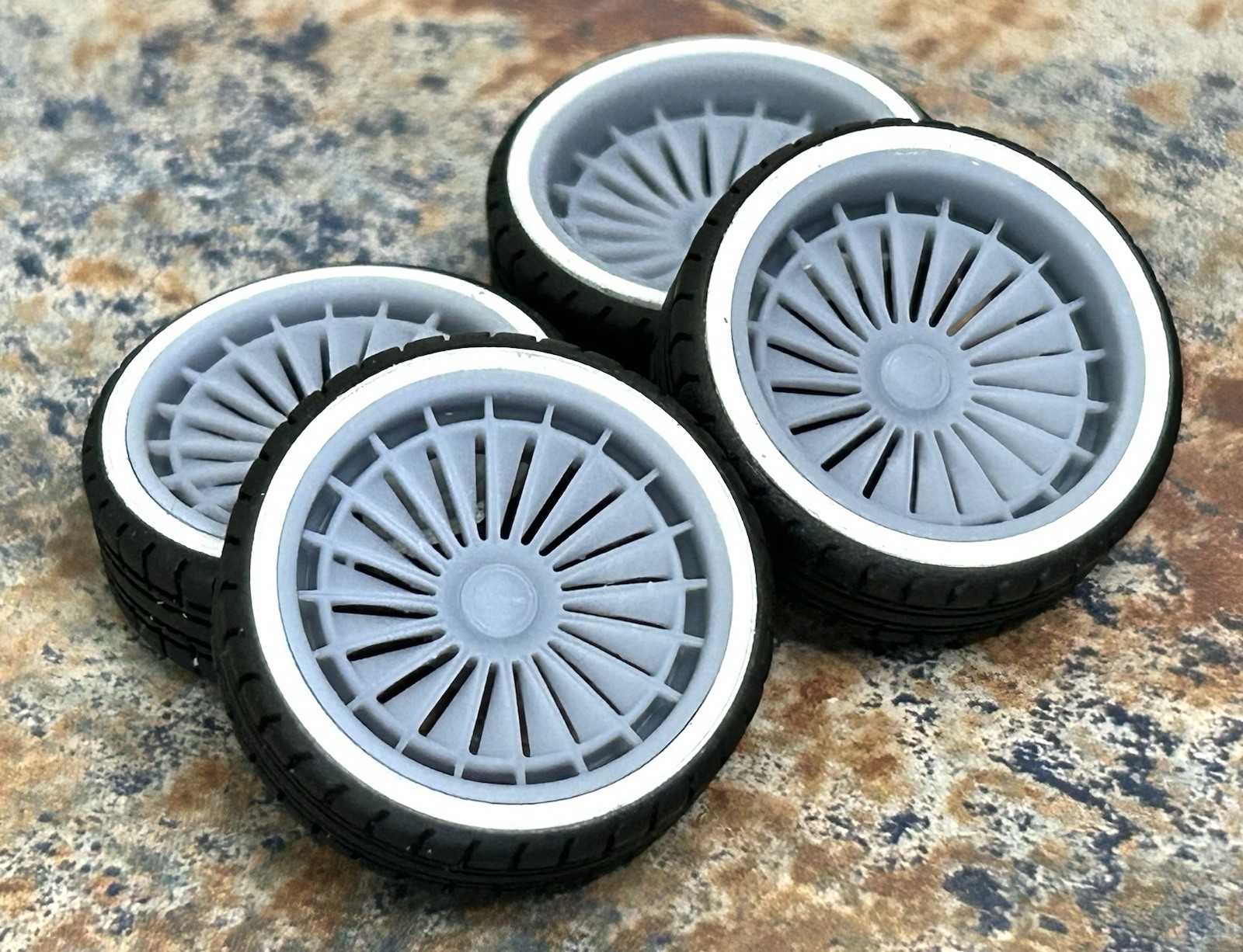 Resin 22 In. “Drift” Restomod Wheels, W/ One Inch Whitewalls,1/24 1/25 Scale