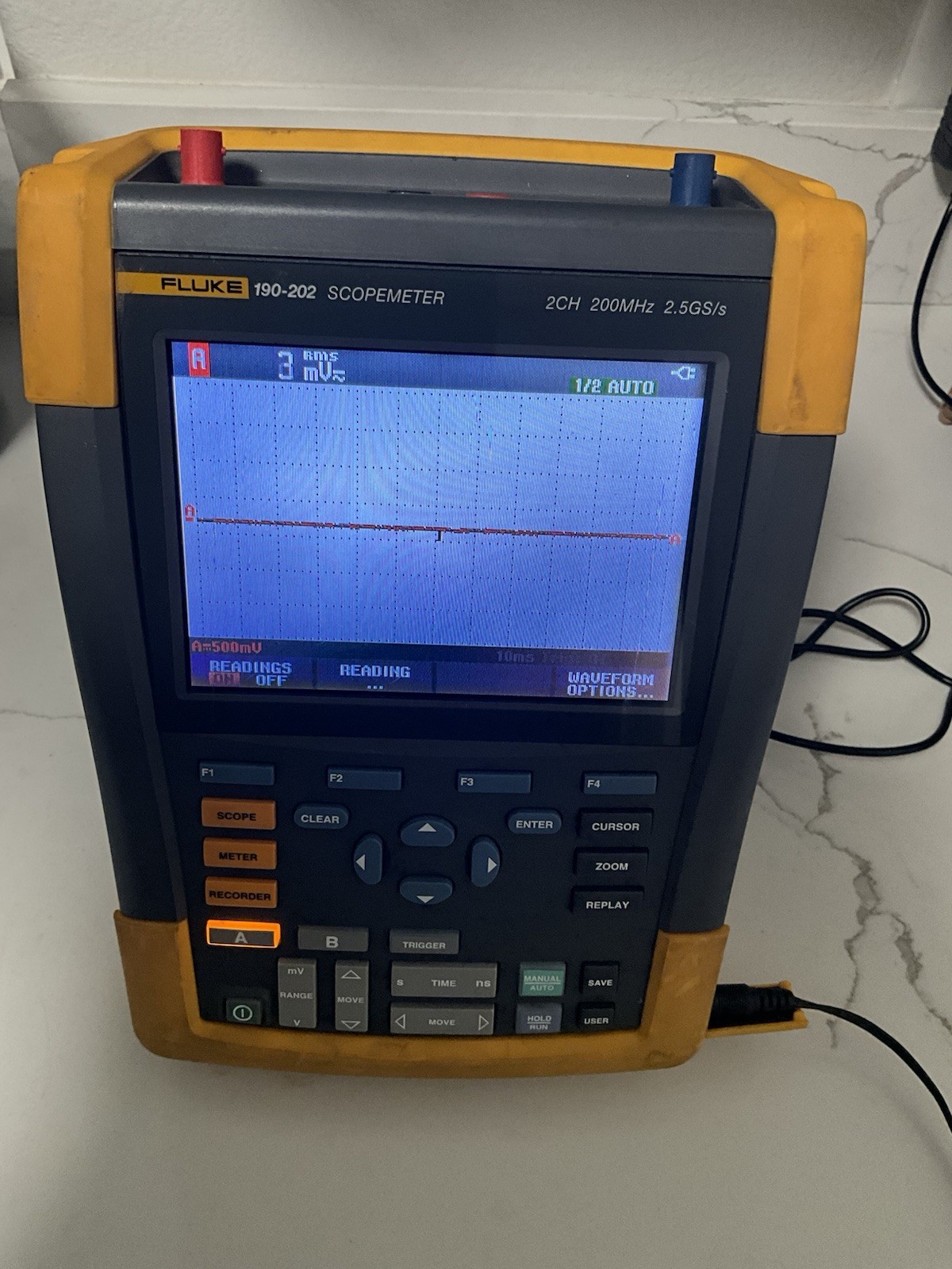 FLUKE 190-202 SCOPEMETER 2CH 200 MHz 2.5 GS/s  POWERS ON