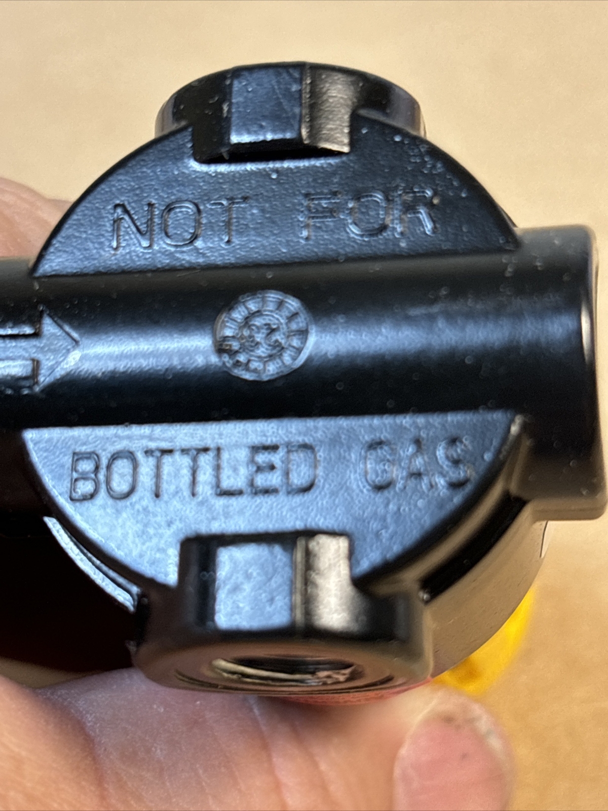 PARKER 14R111JCP035 PRESSURE REGULATOR 1/8" NPT 1/4" NPT Preset At 35psig Outlet