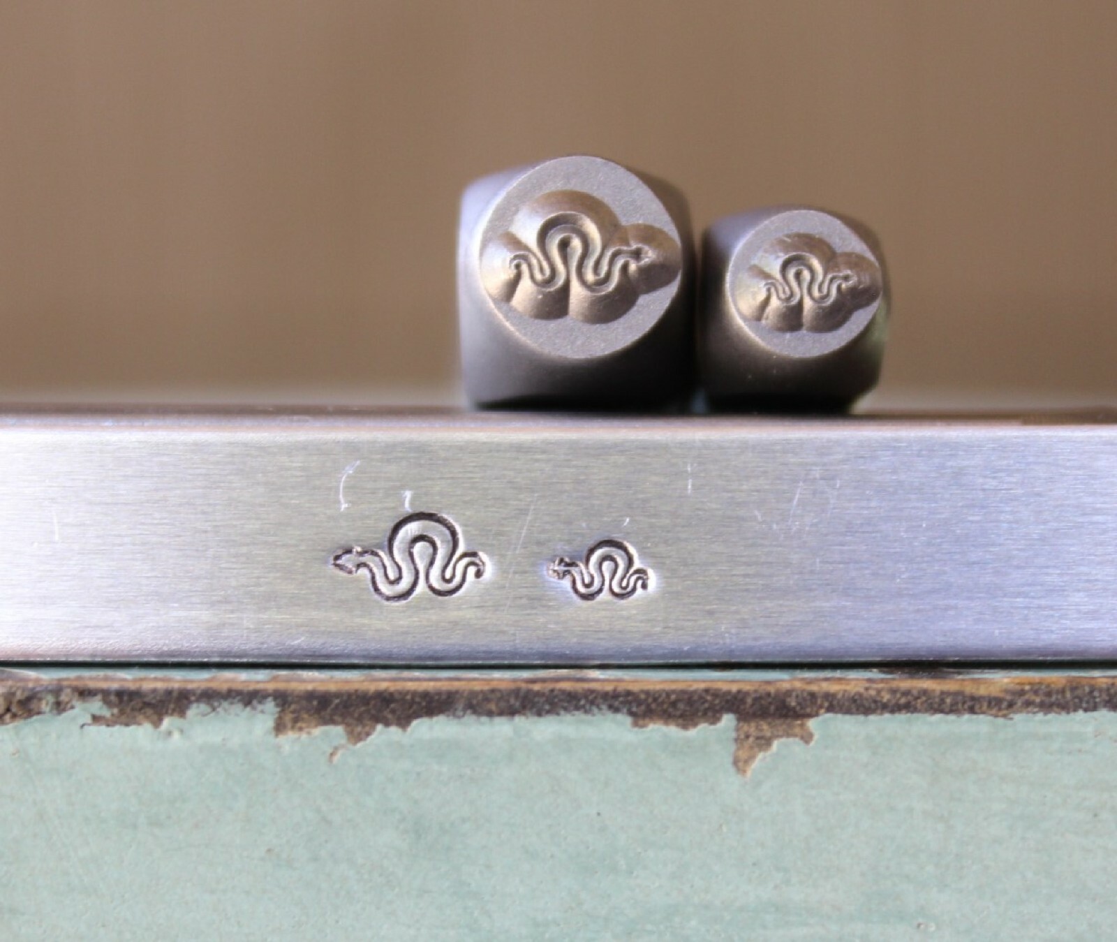 SUPPLY GUY 4mm and 6mm Snake Metal Punch Design 2 Stamp Set SGCH-469470