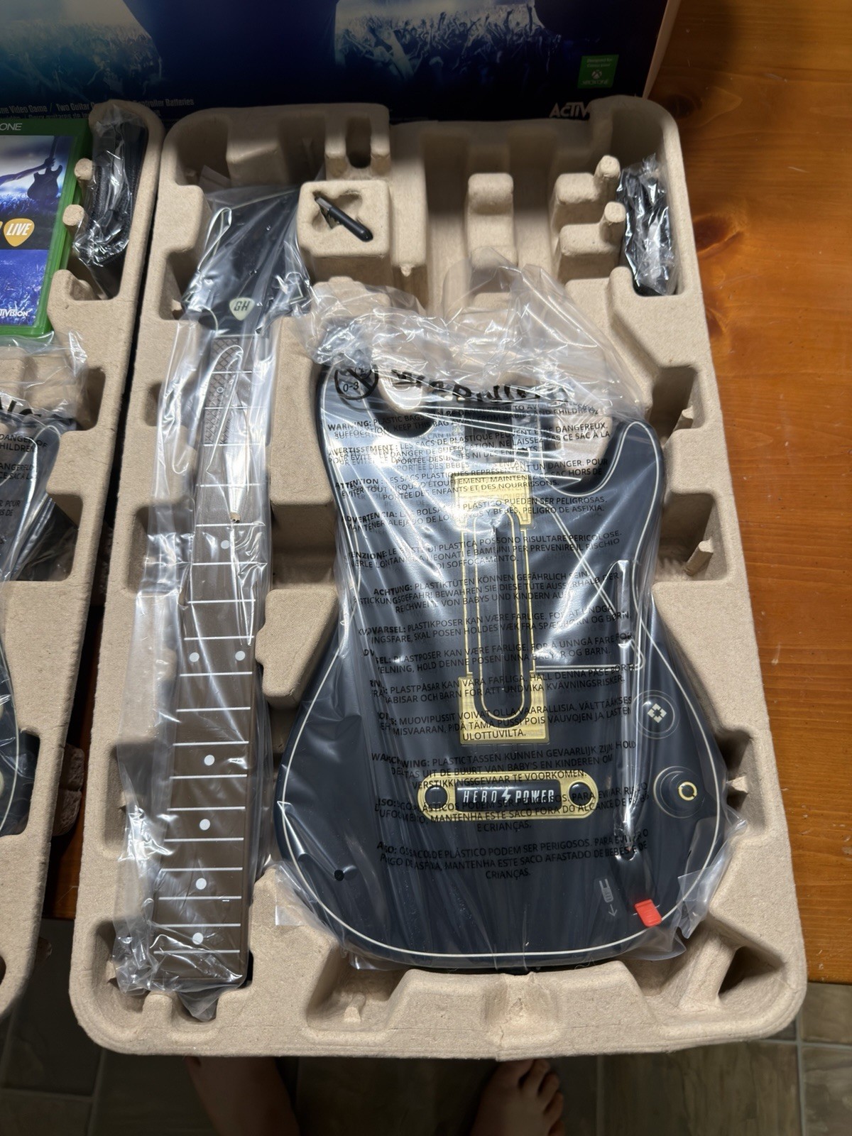 Activision Guitar Hero Live Xbox One 2 Wireless Guitar Controllers Game