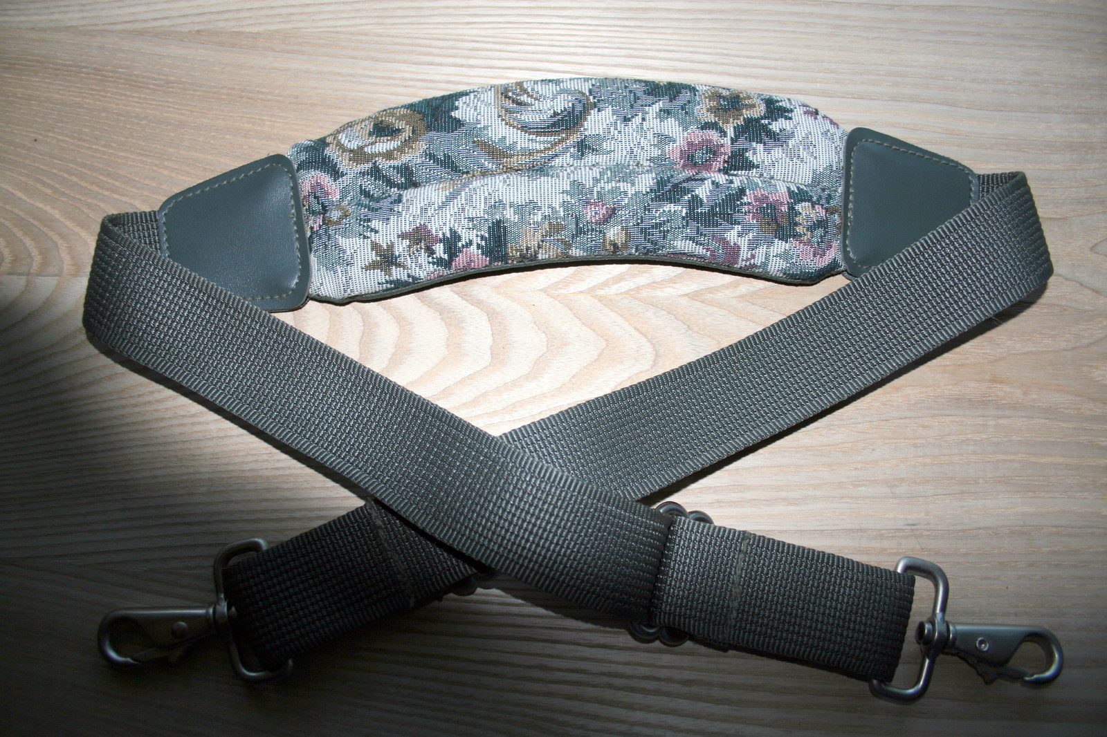 New Floral Replacement Shoulder Strap, Luggage, Camera bag, 1.5" W x 48" L nice