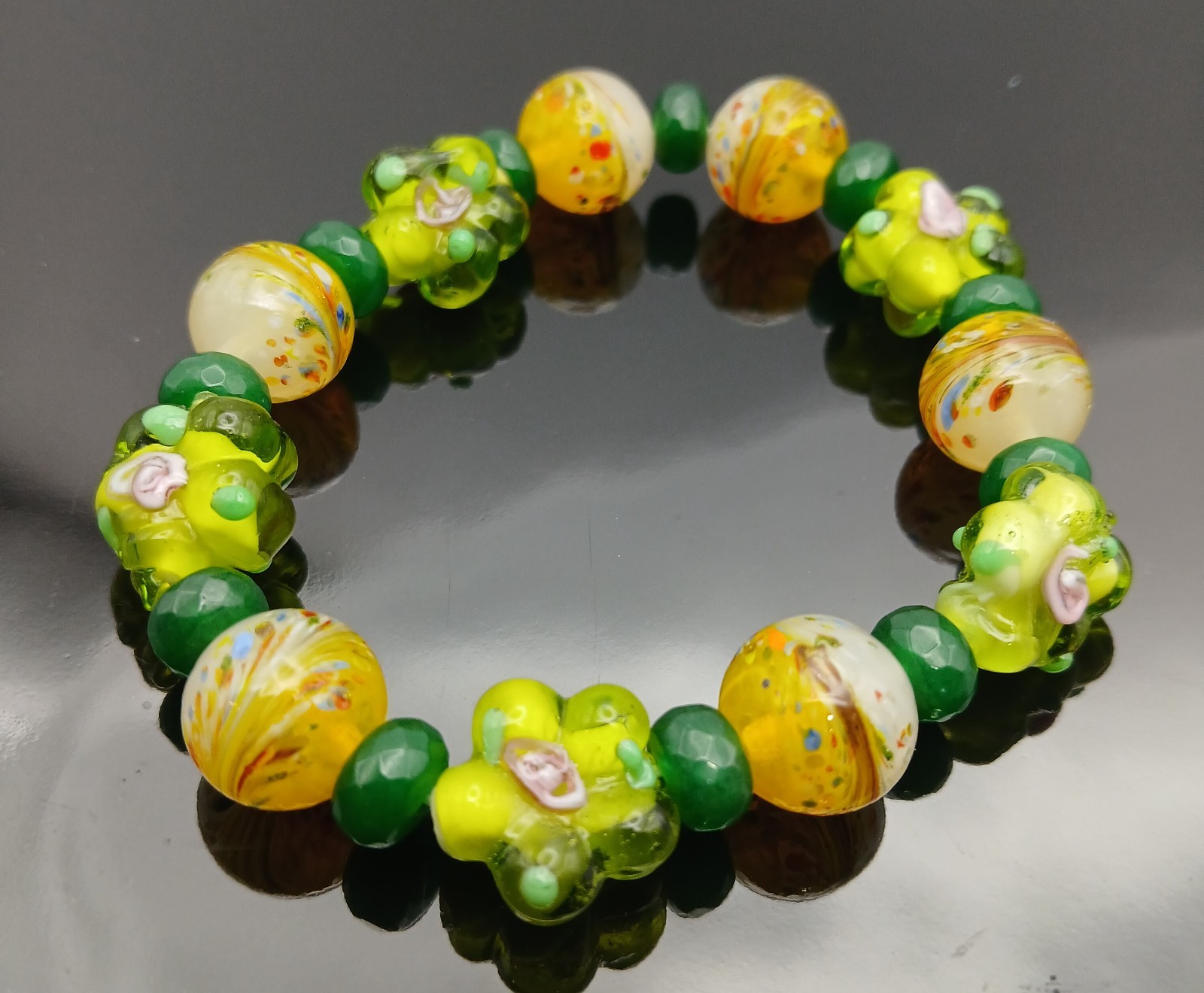 Elegnt Hndcrfted Lmpwrk Beads in Greens & Yellows Grn Chalcedony Beaded Bracelet