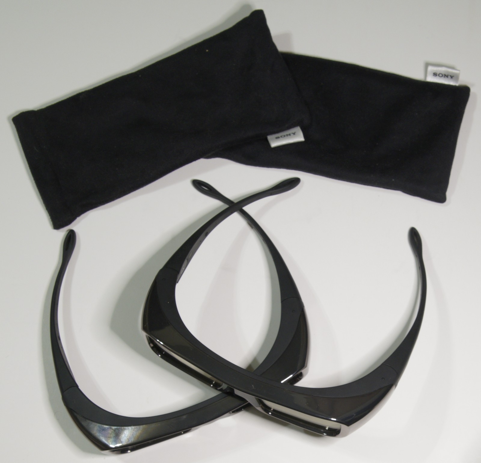 2 pairs of Sony 3D Glasses TDG-BR100 with original soft pouches
