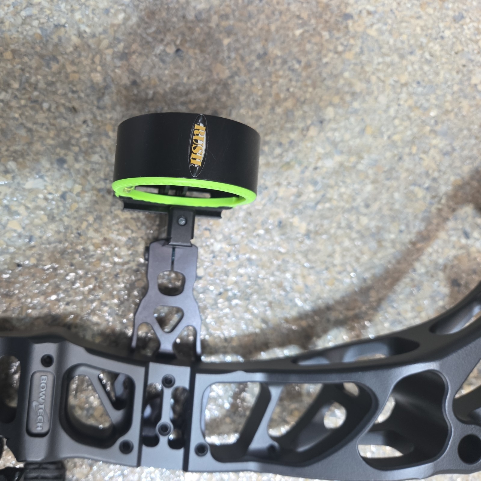 Bowtech CORE SS 40-50# RH Loaded!
