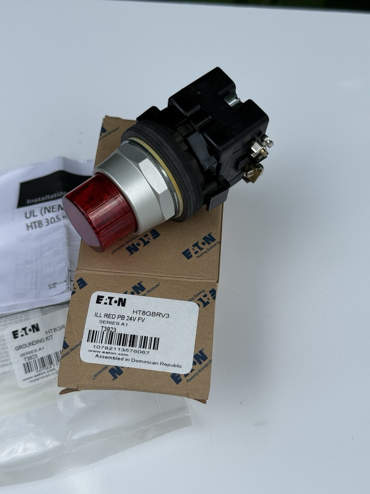 Eaton HT8GBRV3 Illuminated Red Push Button 24V - New