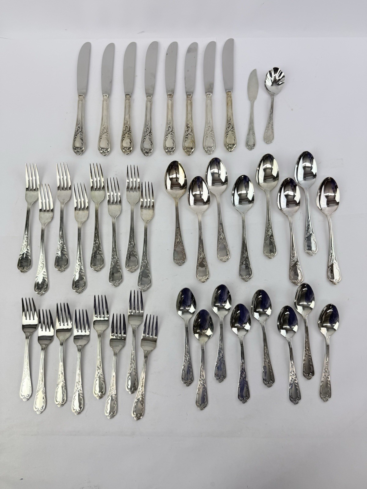 Service for 8 Retroneu Flatware Pegasus Silver-Plated w/ Serving Spoon & Knife