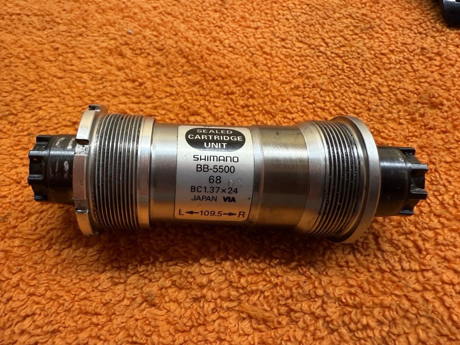 SHIMANO 105 BB-5500 BOTTOM BRACKET 68mm, 109.5mm BC 1.37 X 24, Octalink