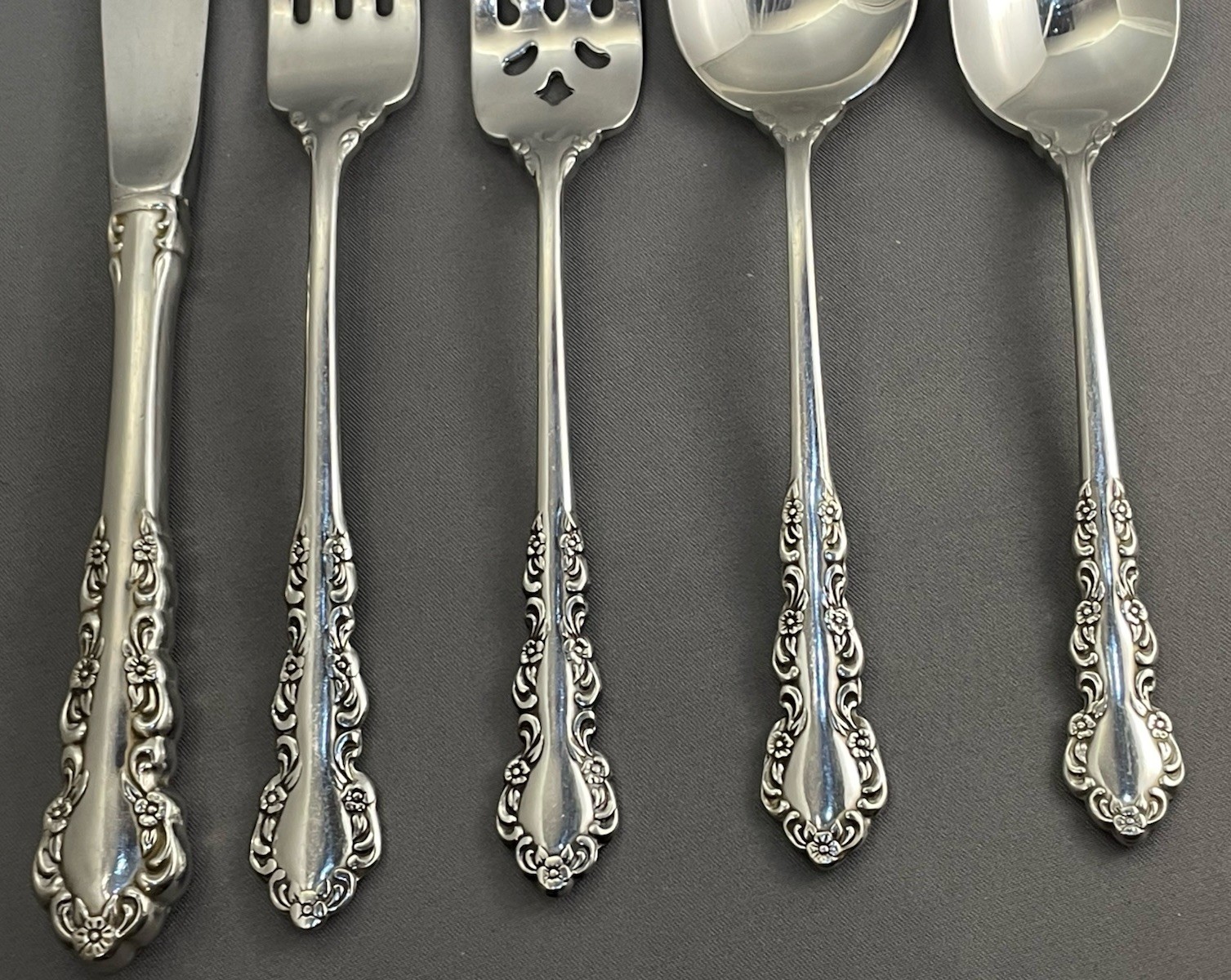 5 Pc Set Oneida Heirloom SHELLEY Stainless Flatware Place Setting Glossy Cube