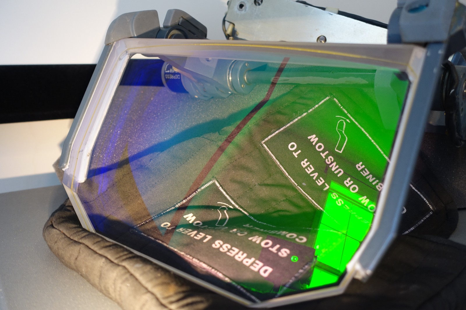 Collins Flight Dynamics HUD Combiner Unit – For Boeing 727