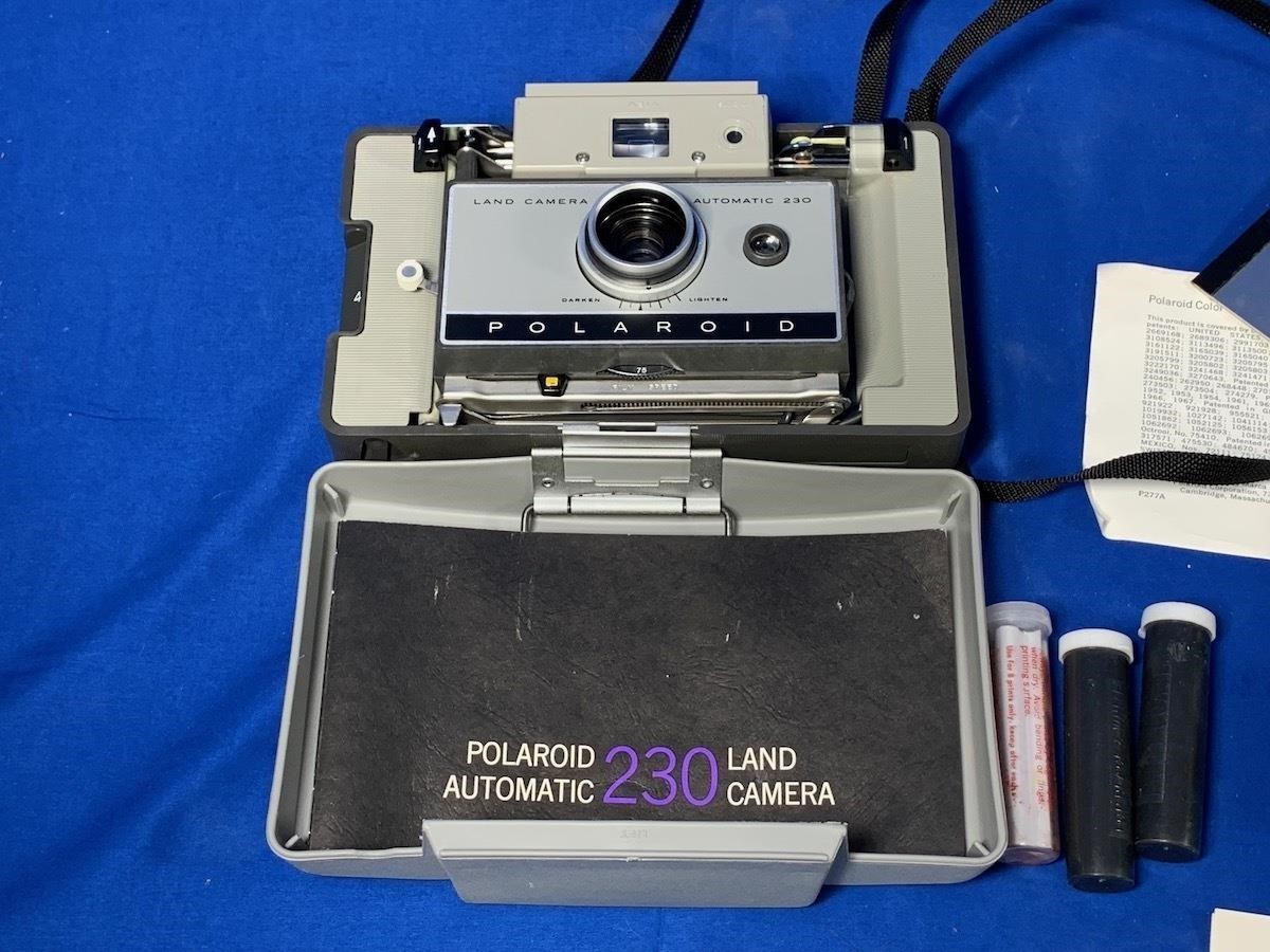 Vintage Polaroid 230 Automatic Land Camera Accessories flash GR8T cond untested