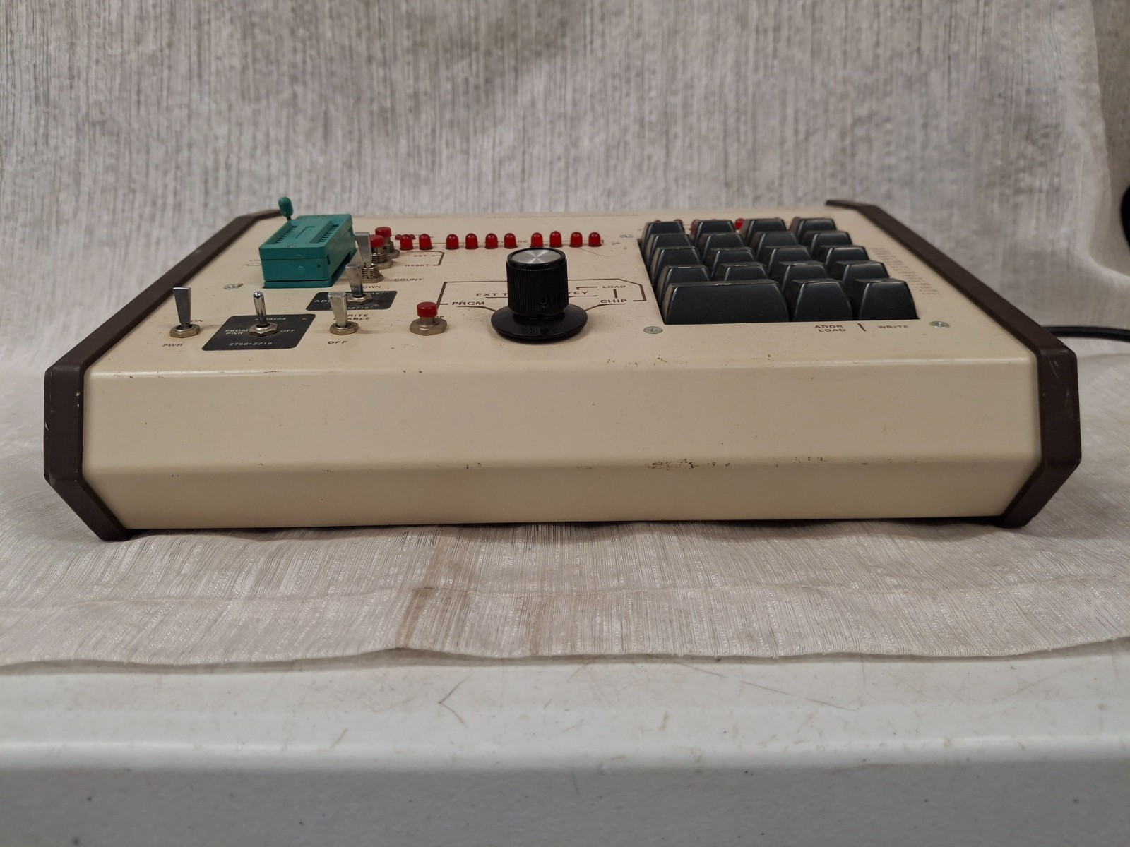 Jameco Electronics JE 608 Programmer 2708 Eprom Programmer Untested Powers On