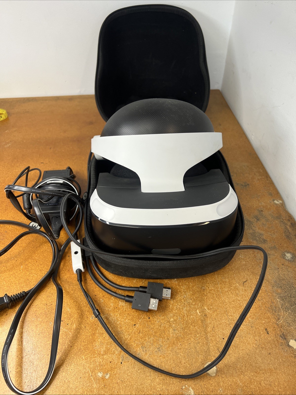 Sony Play Station VR PS4 CUH-ZVR2 Virtual Reality Headset W/ Case Untested Read