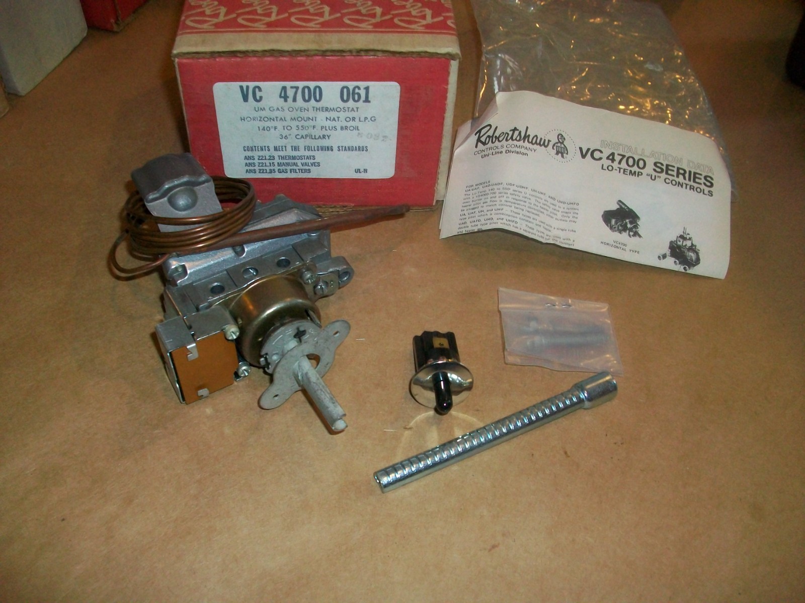 Robertshaw VC 4700 061 UM Gas Oven Thermostat 36" Cap  140°-550°f  NEW