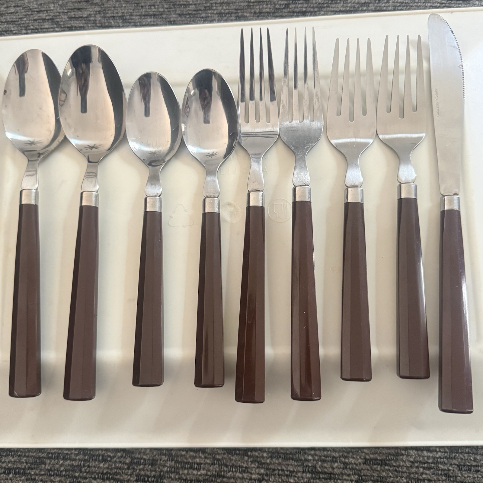 VINTAGE BROWN CHOCOLATE PLASTIC FACETED HANDLE STAINLESS FLATWARE TAIWAN Lot 10