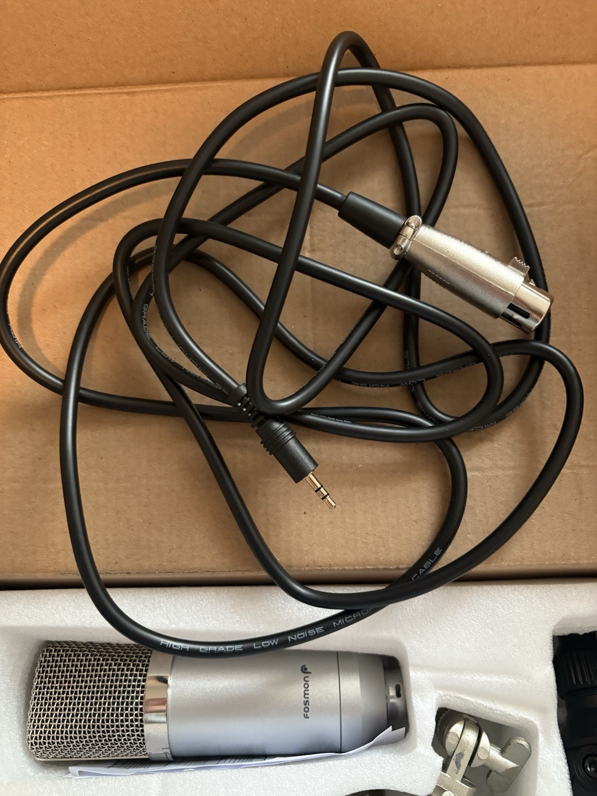 Fosmon Large Diaphragm Condenser Studio Mic, Mountable, Silver, 3.5mm Wired